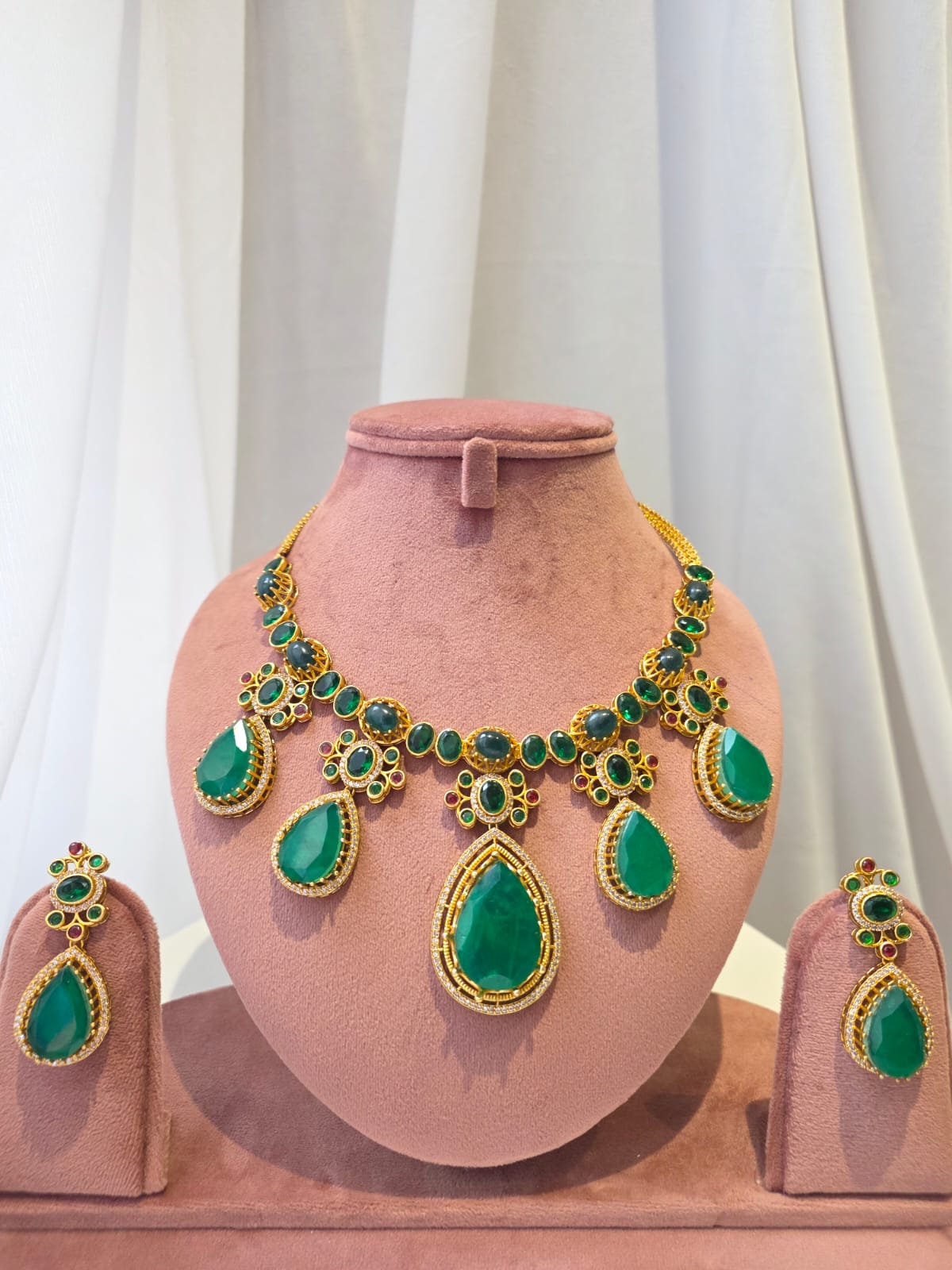 Emerald Drop Heritage Necklace Set