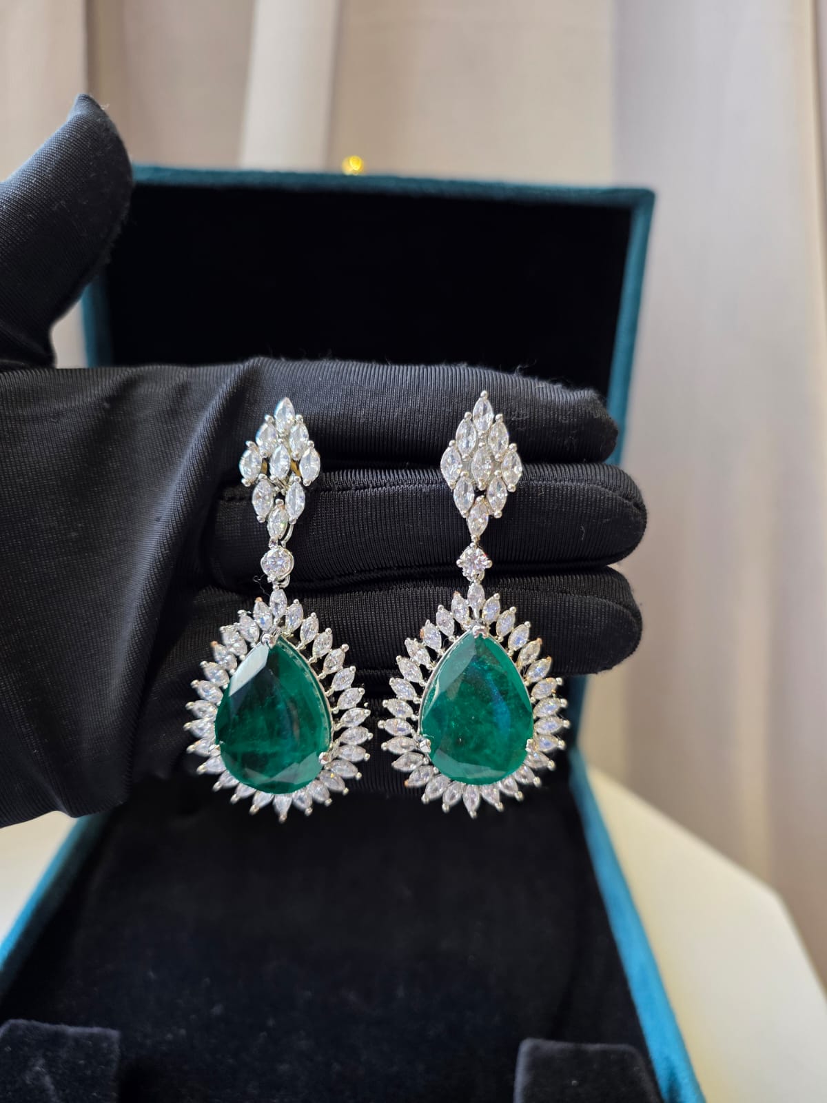 Emerald Teardrop Diamond Necklace Set