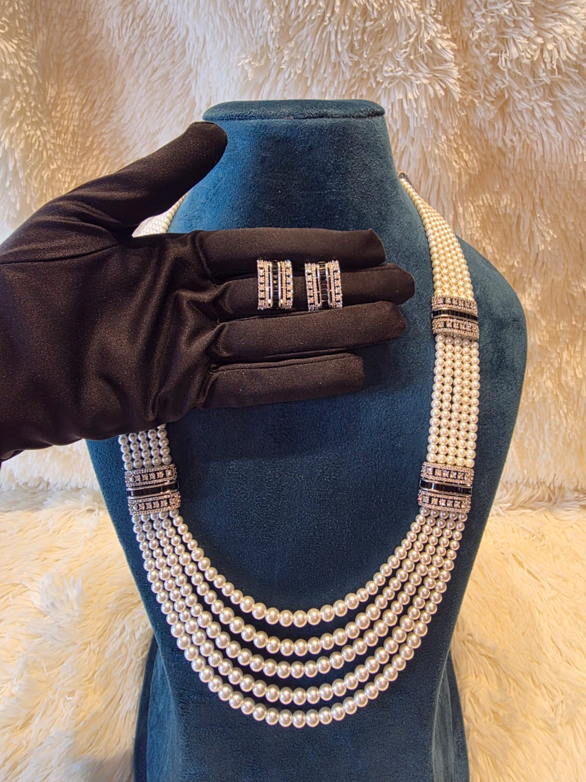 Pearl Cascade Black Necklace Set