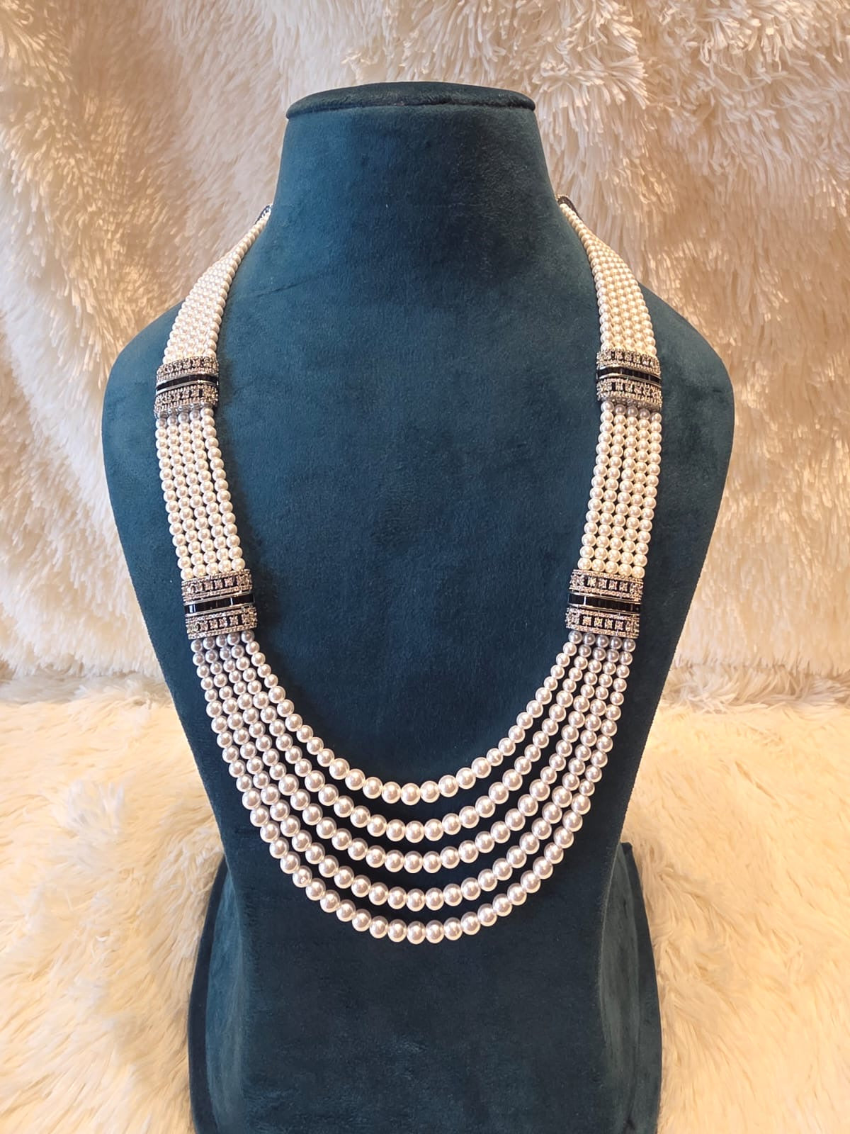 Pearl Cascade Black Necklace Set