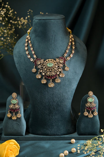 Regal Motiff Polki Victorian Necklace Set