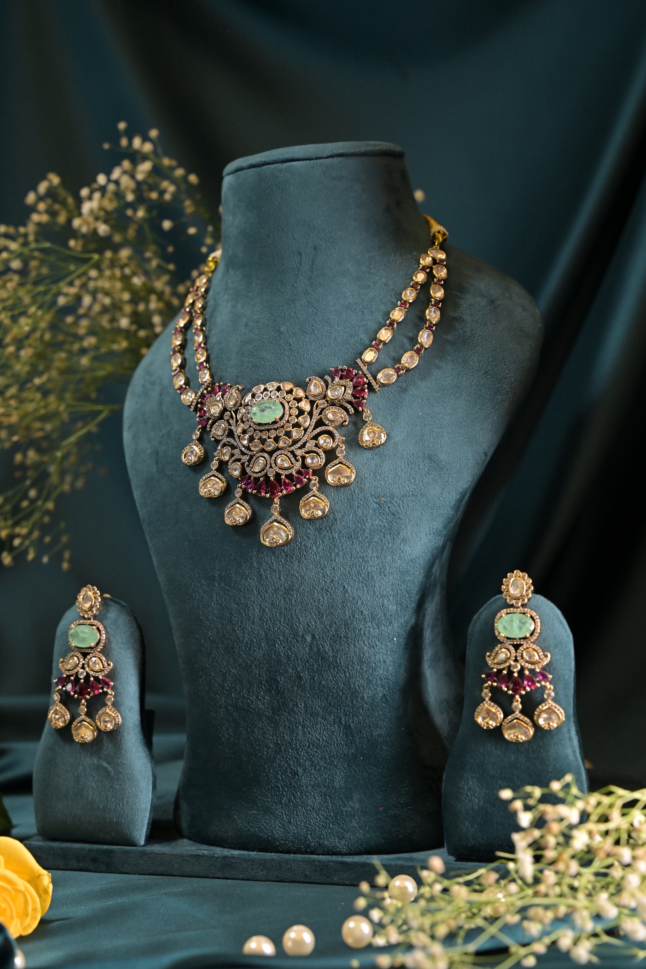 Regal Motiff Polki Victorian Necklace Set