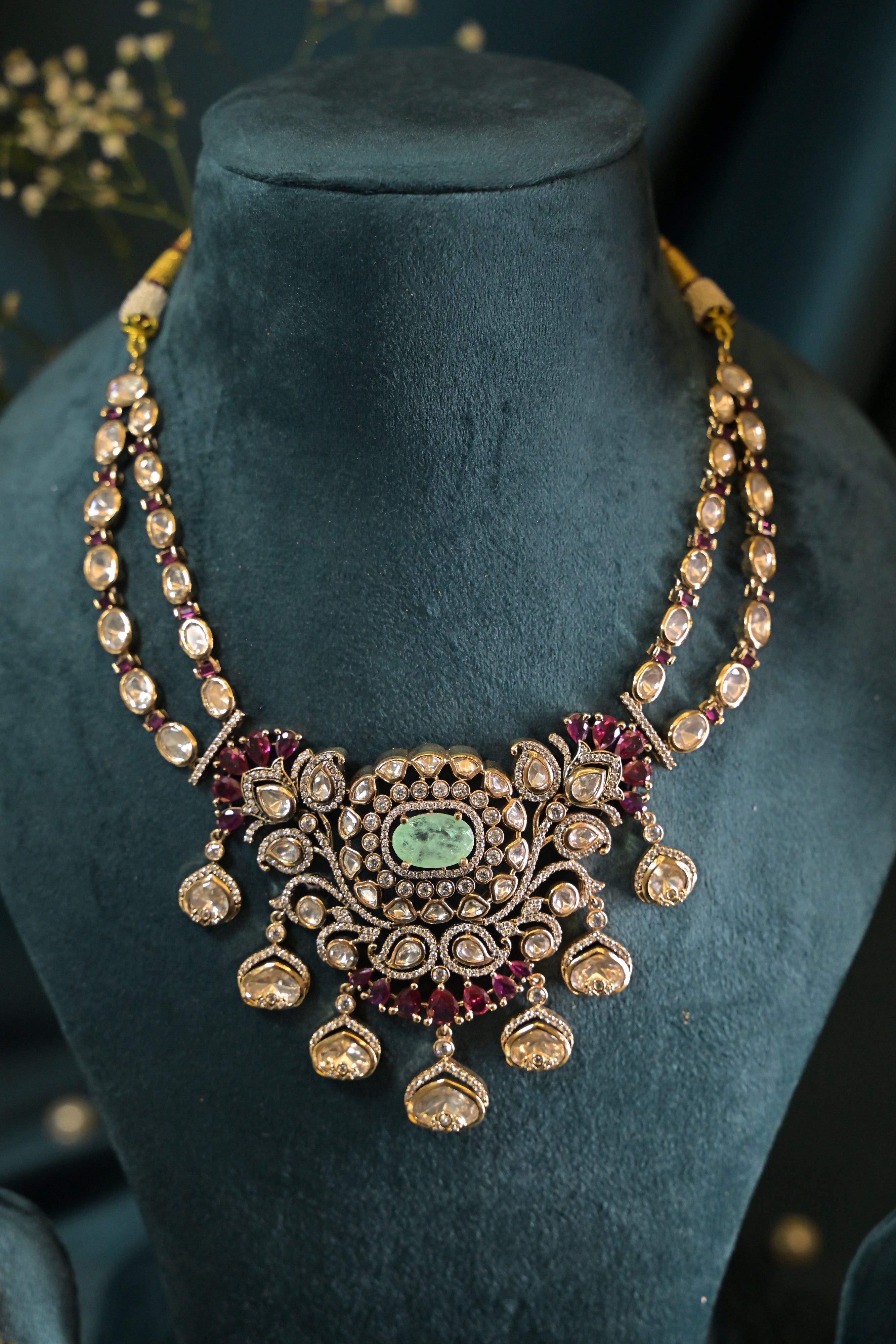 Regal Motiff Polki Victorian Necklace Set