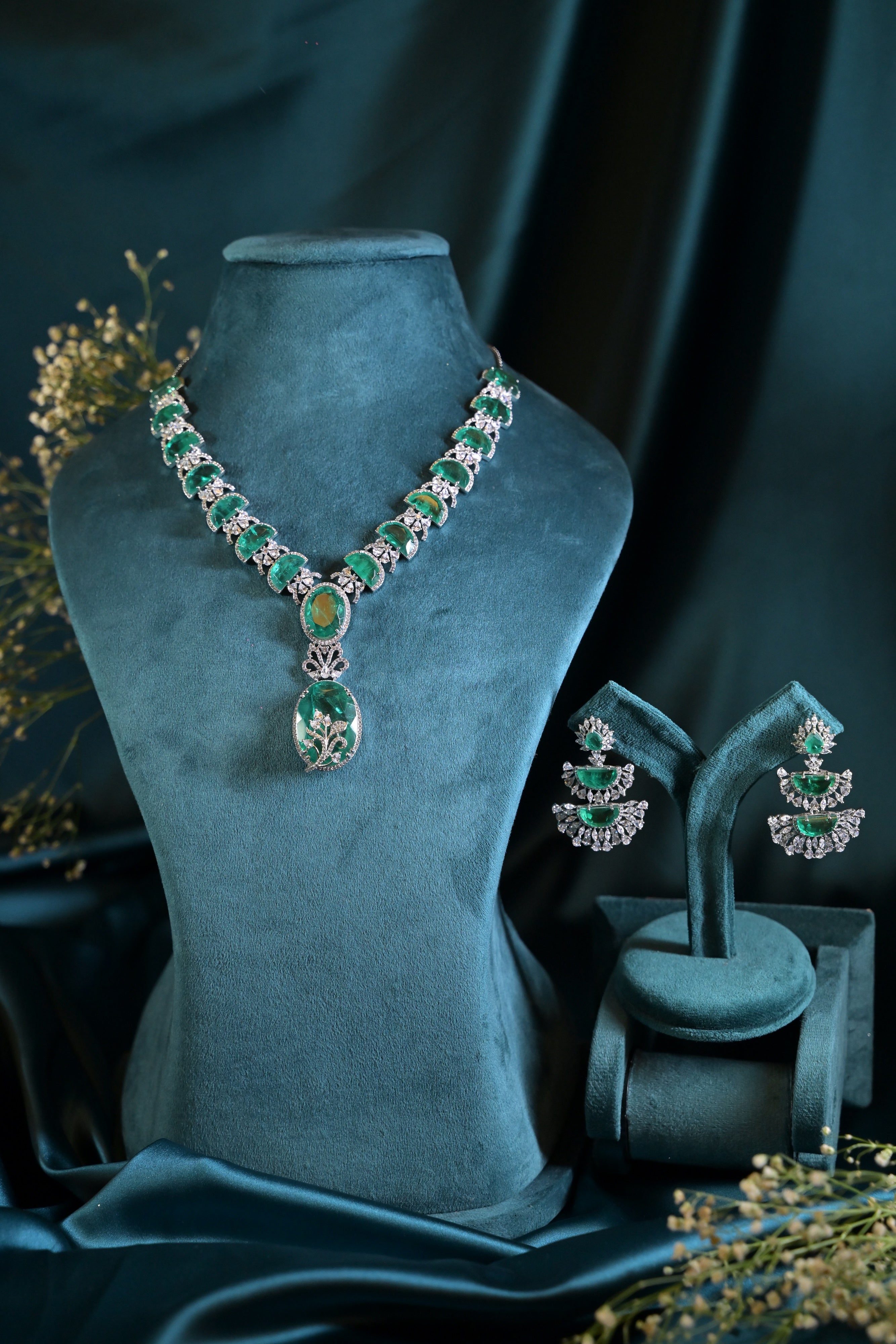 Emerald Semicut Vine Necklace Set