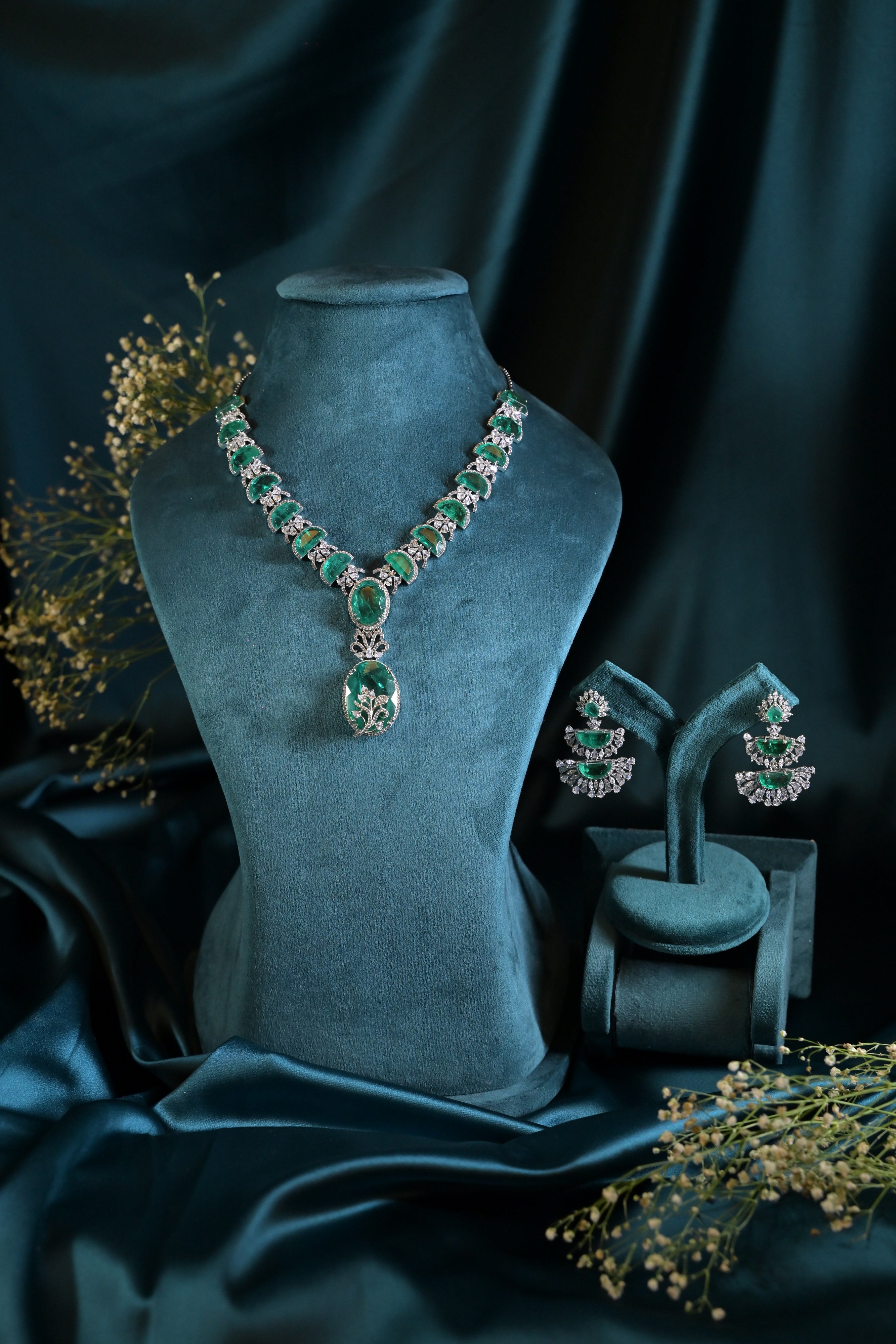 Emerald Semicut Vine Necklace Set