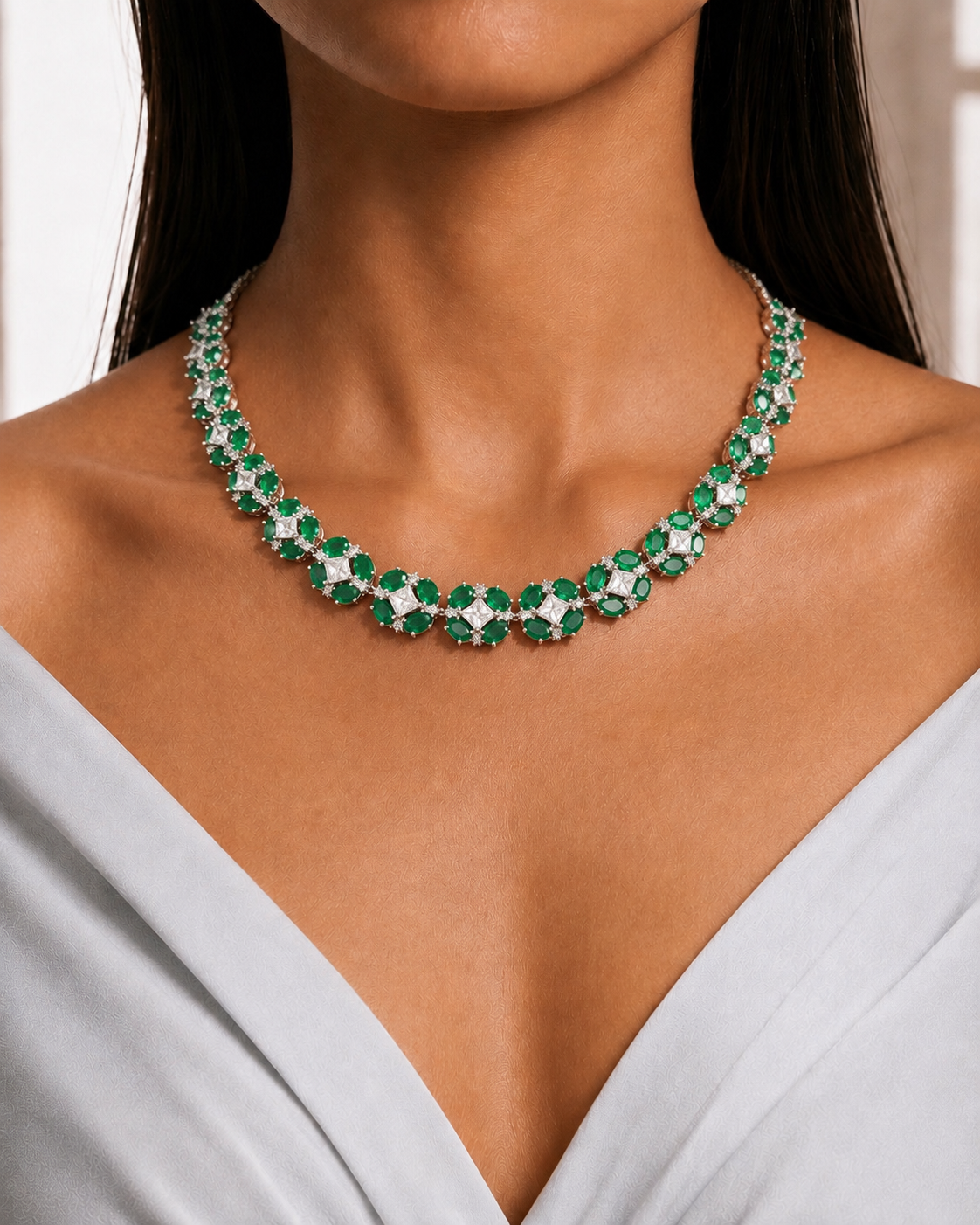 Emerald Floral Round Necklace