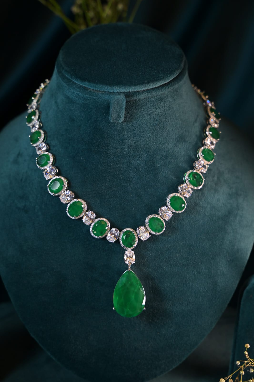 Emerald Royale Necklace Set