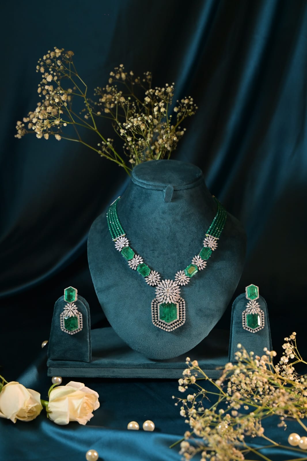 Emerald Beaded Crystal Motiff Necklace Set