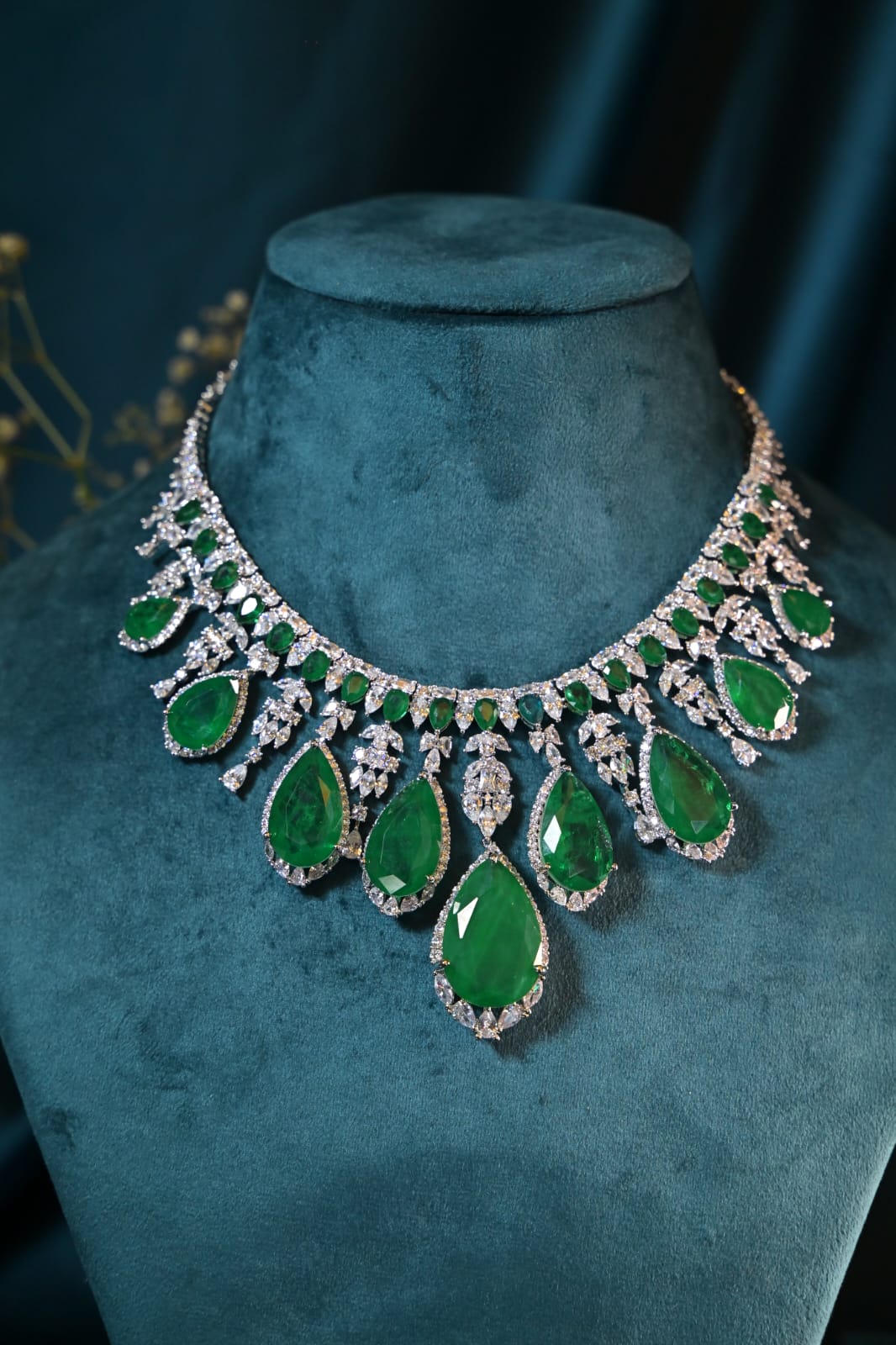 Regal Emerald Crystal Necklace Set