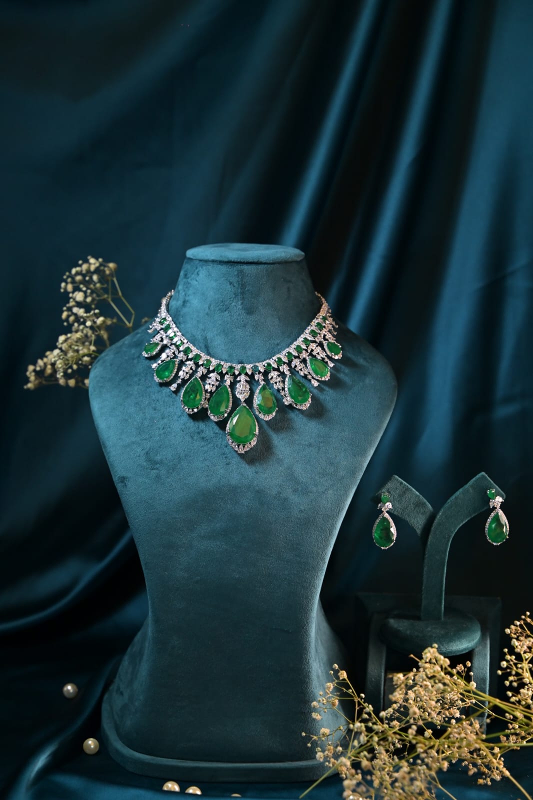 Regal Emerald Crystal Necklace Set