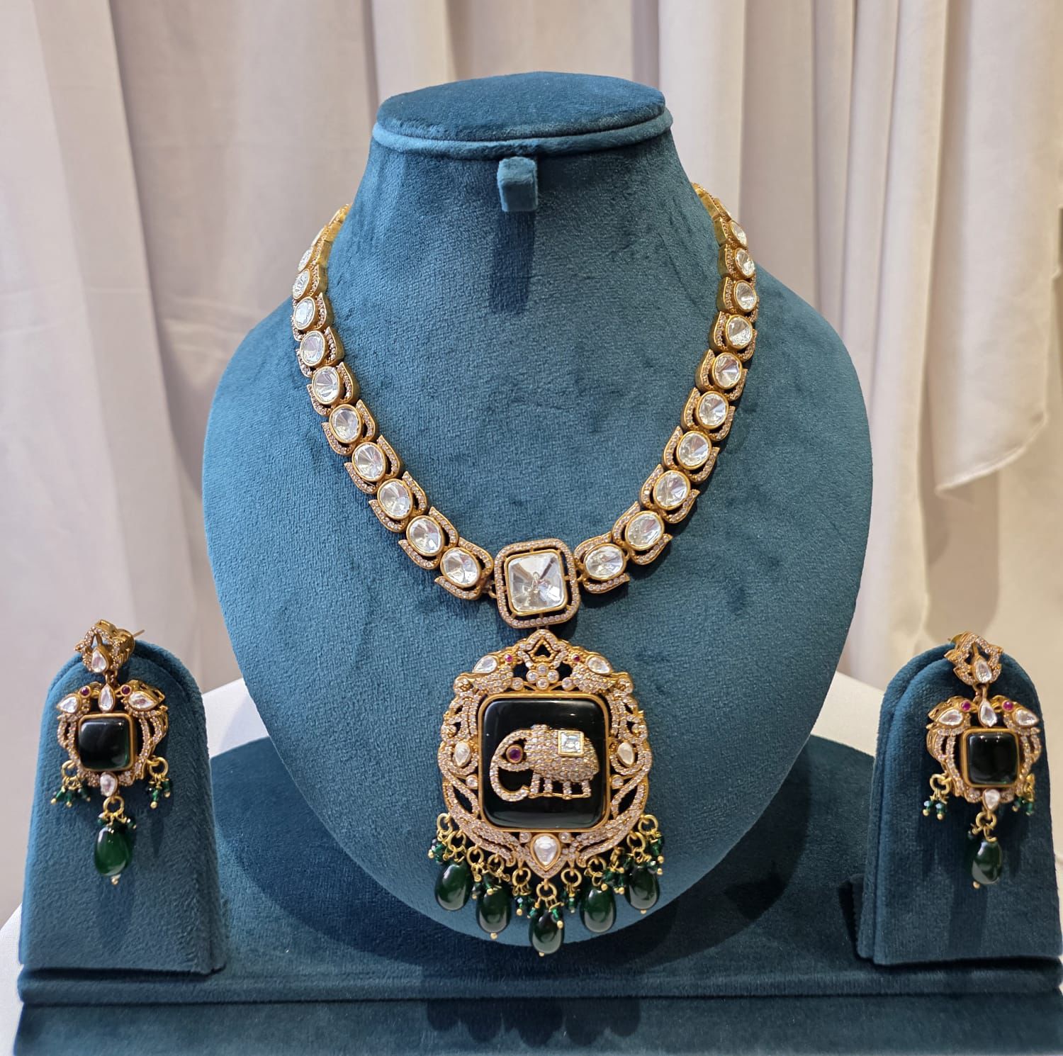 Emerald empress Motif  statement set