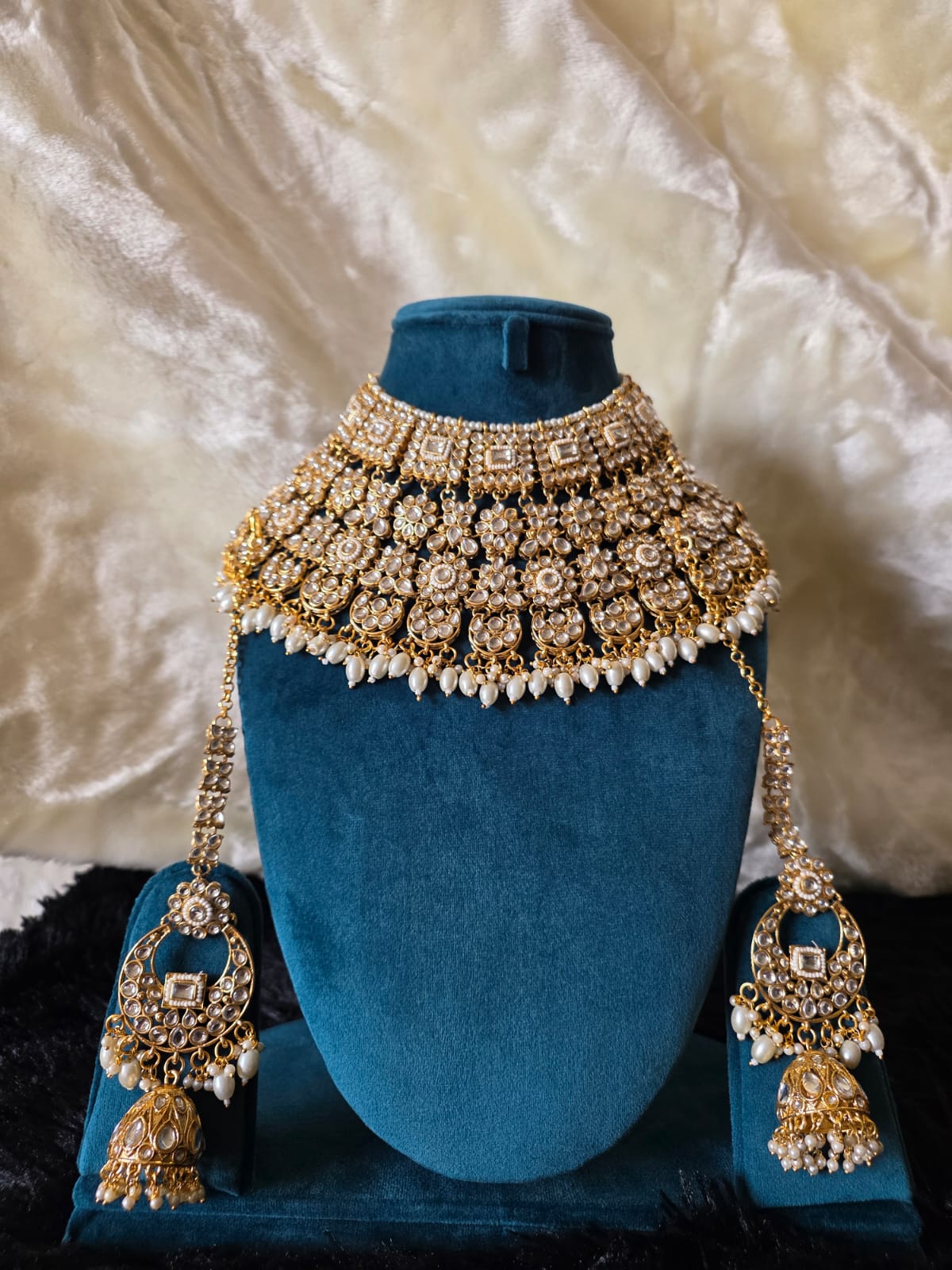 Classic Aura necklace Set