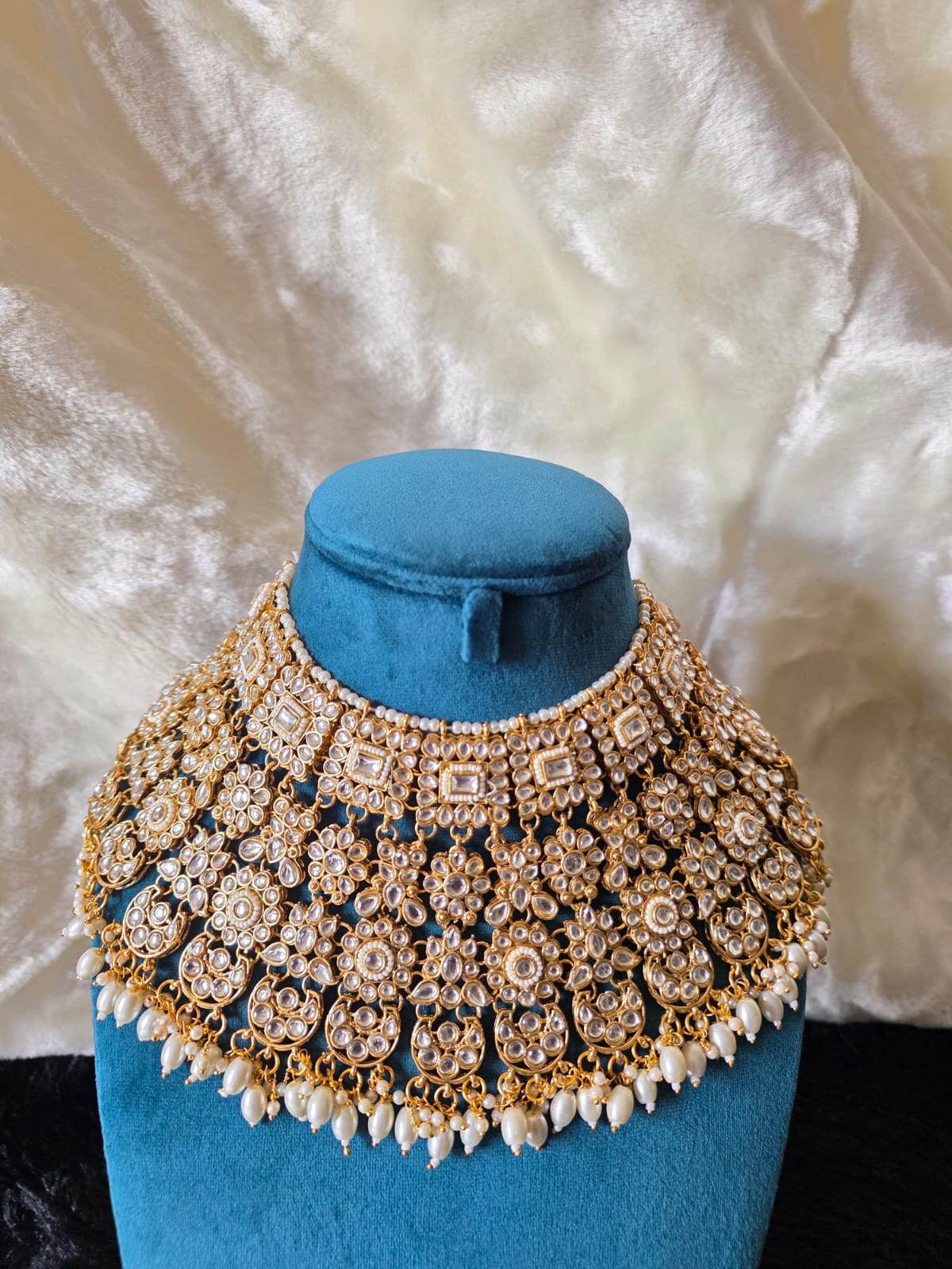 Classic Aura necklace Set