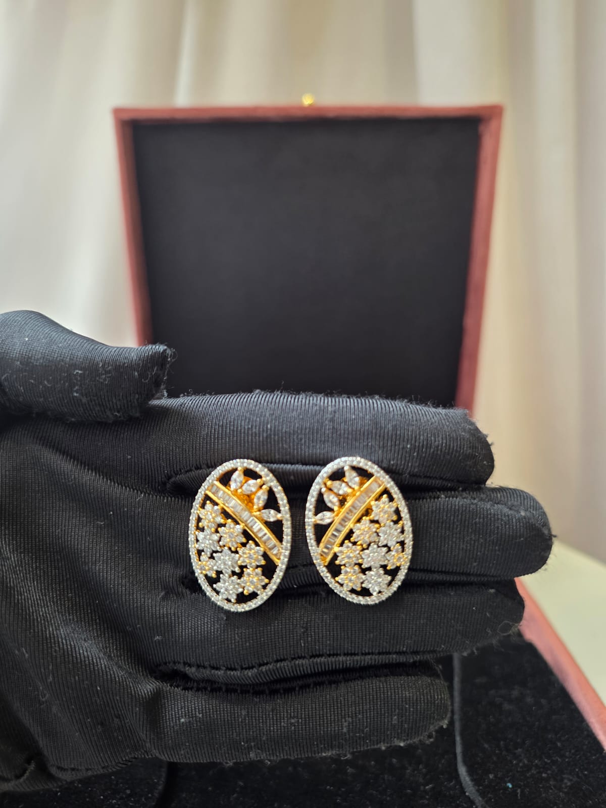 Gold Luxe Oval Pendant Set
