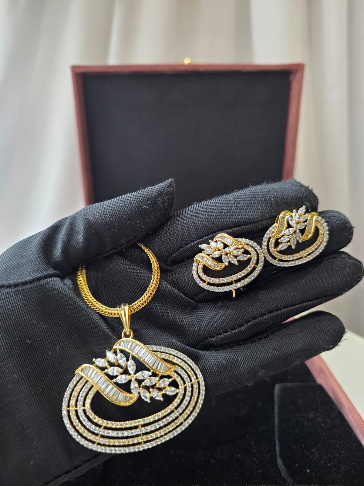 Twisted Floral Elegance Pendant Set
