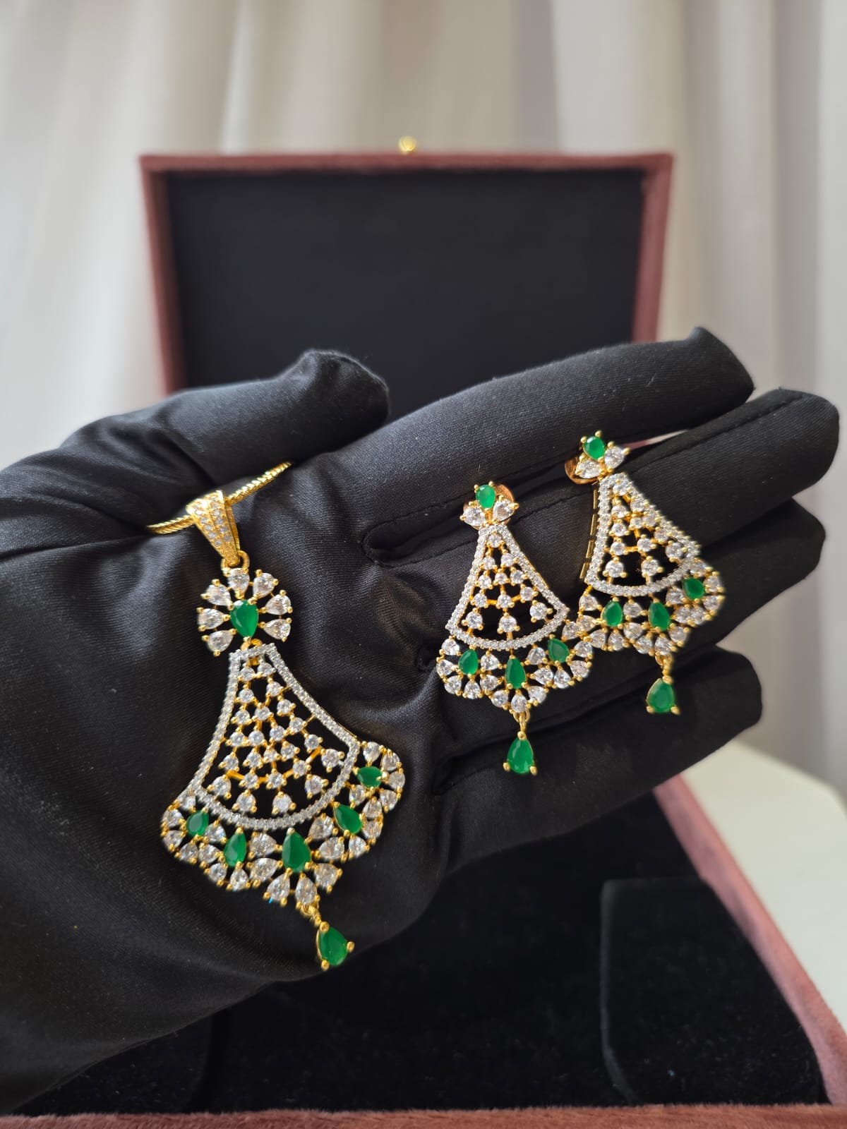 Emerald Royale Fan Pendant Set