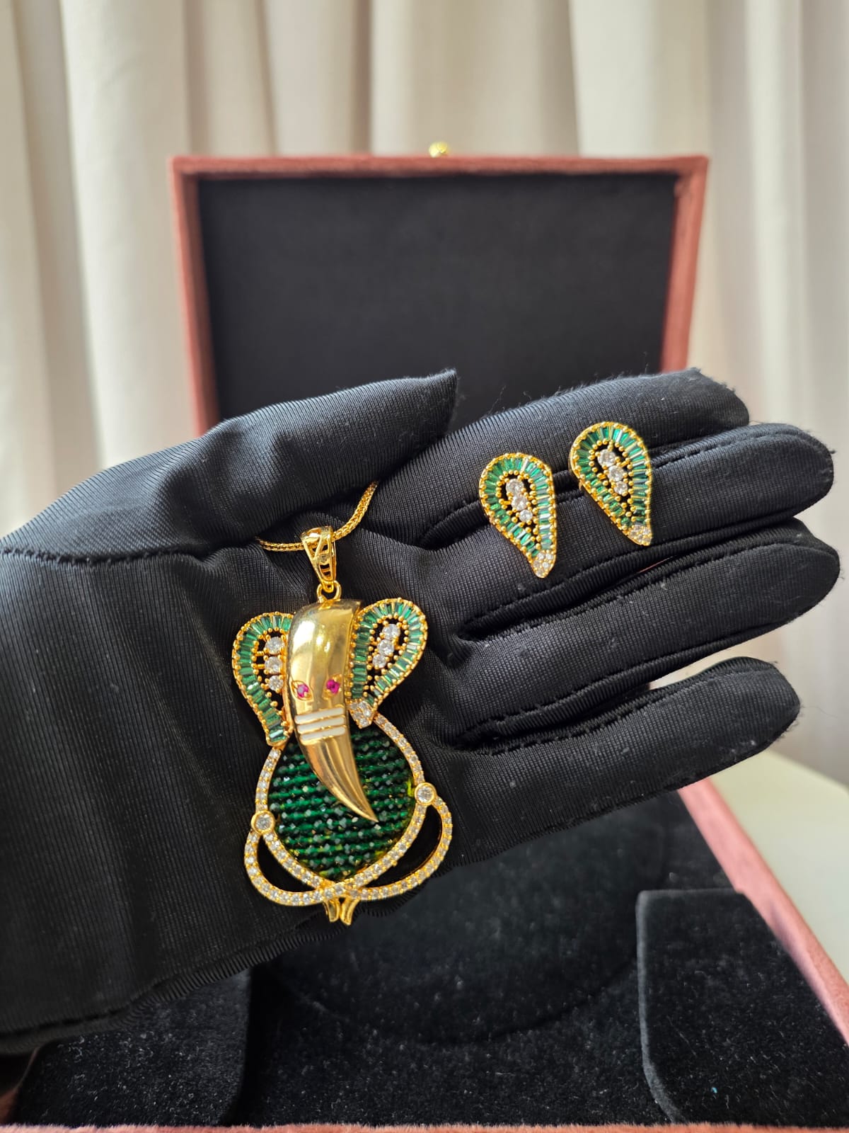 Green Ganesha ji  divine beaded Pendant Set