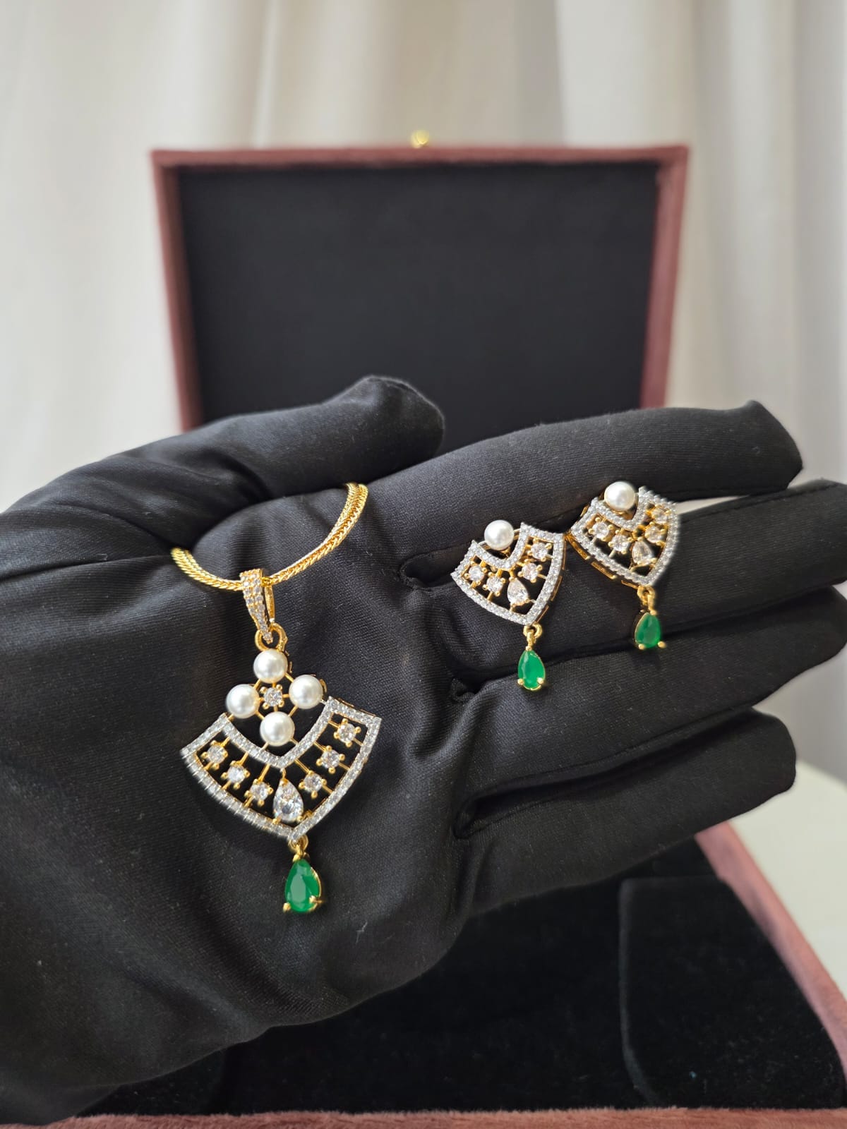 Emerald Pearl Charm Pendant Set