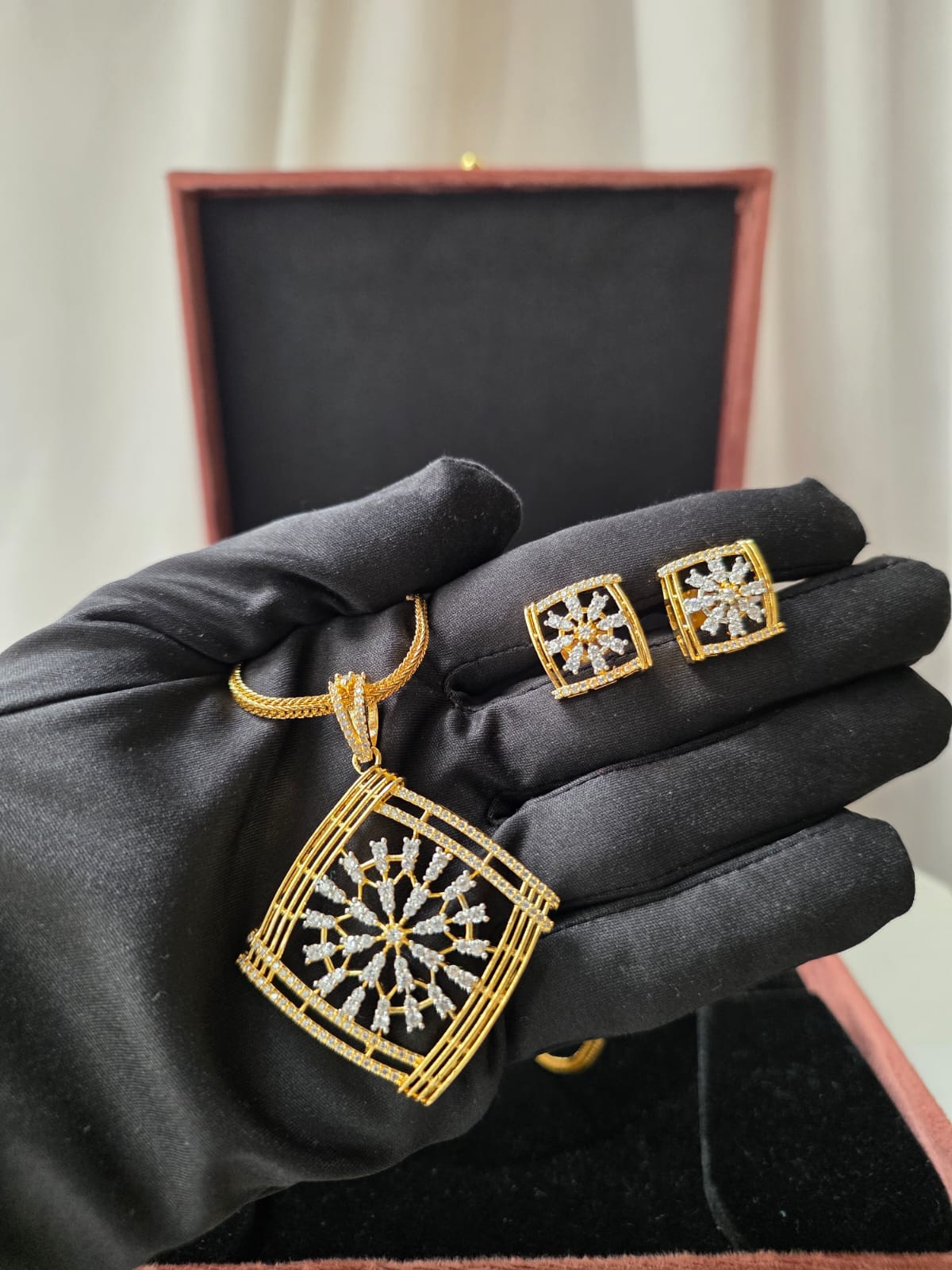 Snowflake Luxe Pendant Set