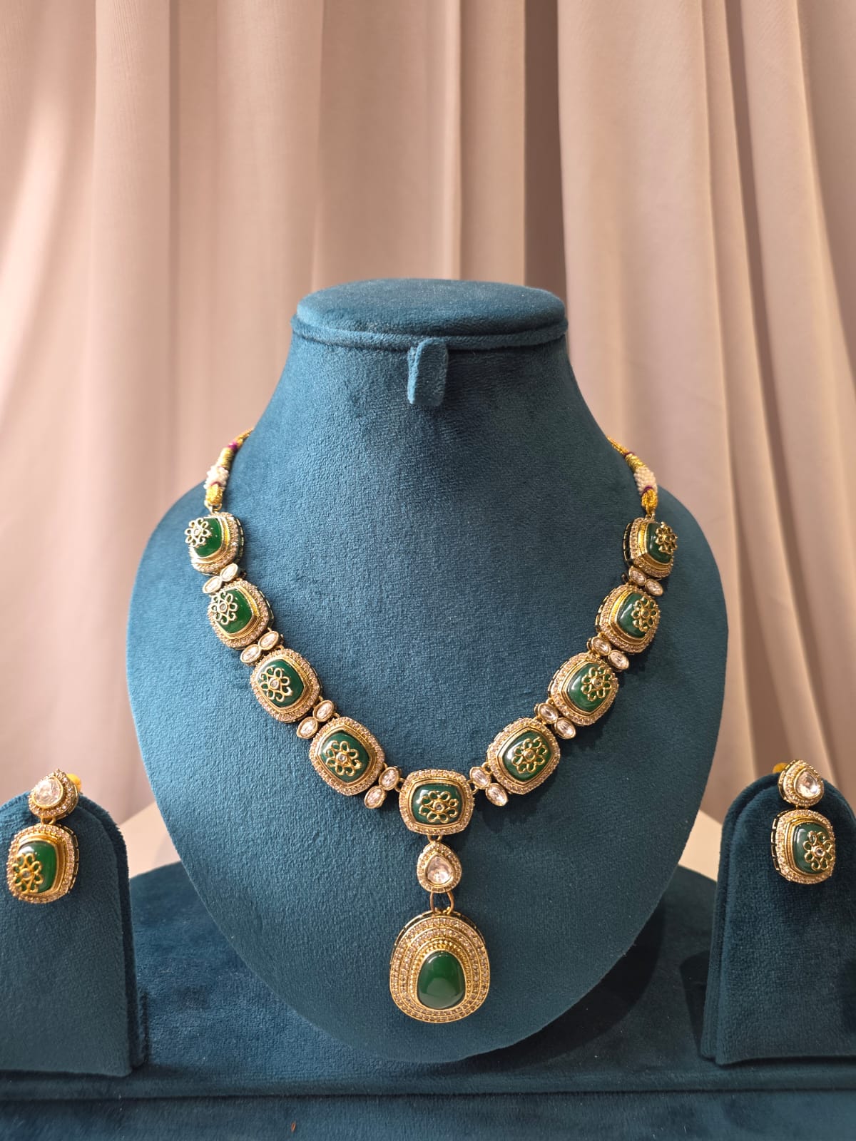 Ravelle Indus emerald Royale Necklace
