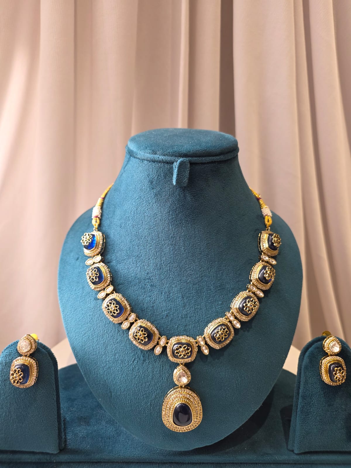 Ravelle Indus Sapphire Royale Necklace