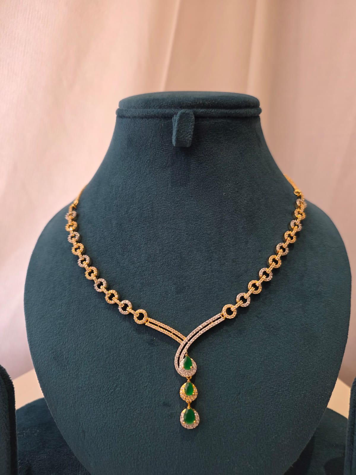 Emerald Loop Necklace Set