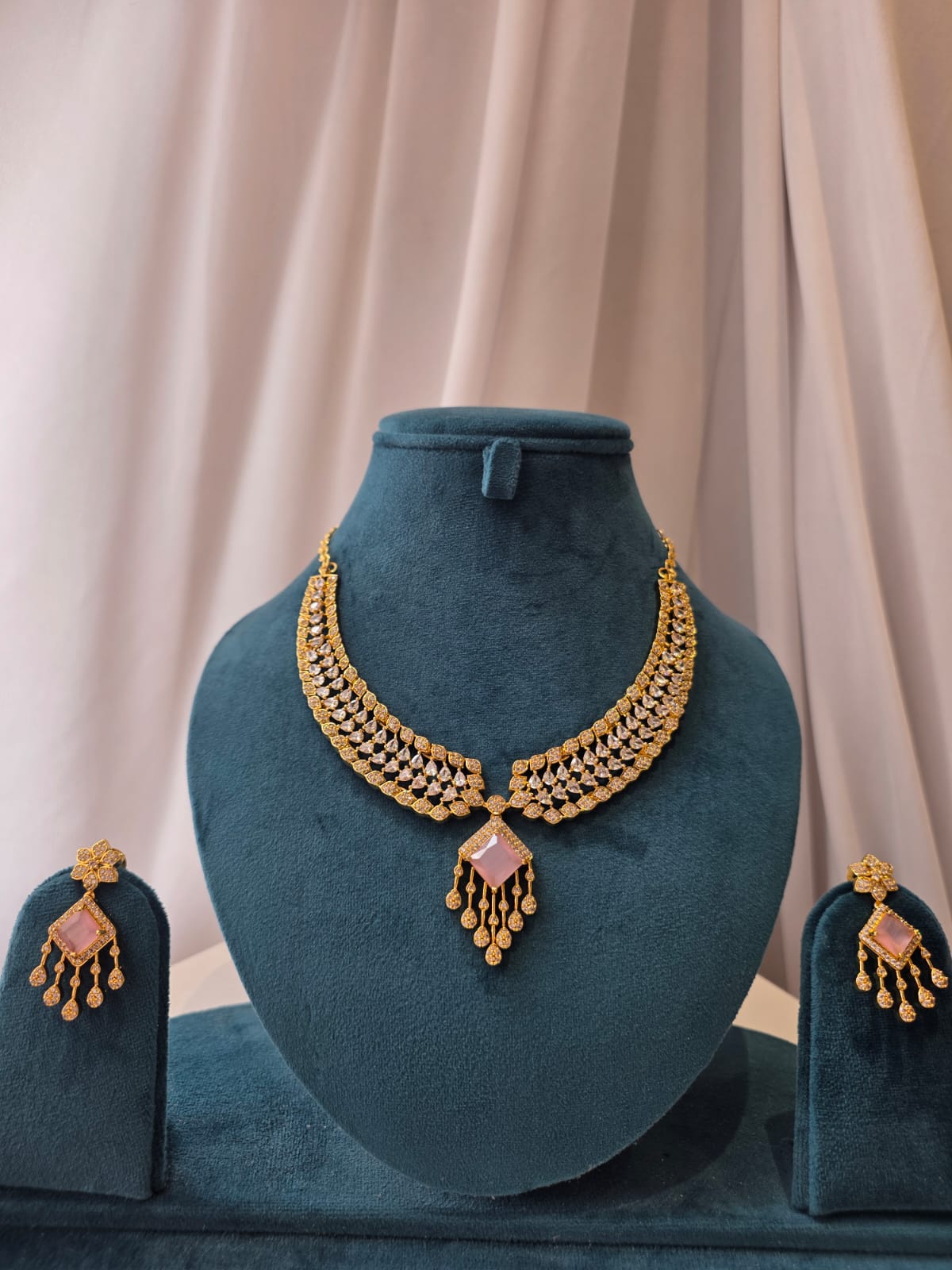 Rooh blush Necklace Set