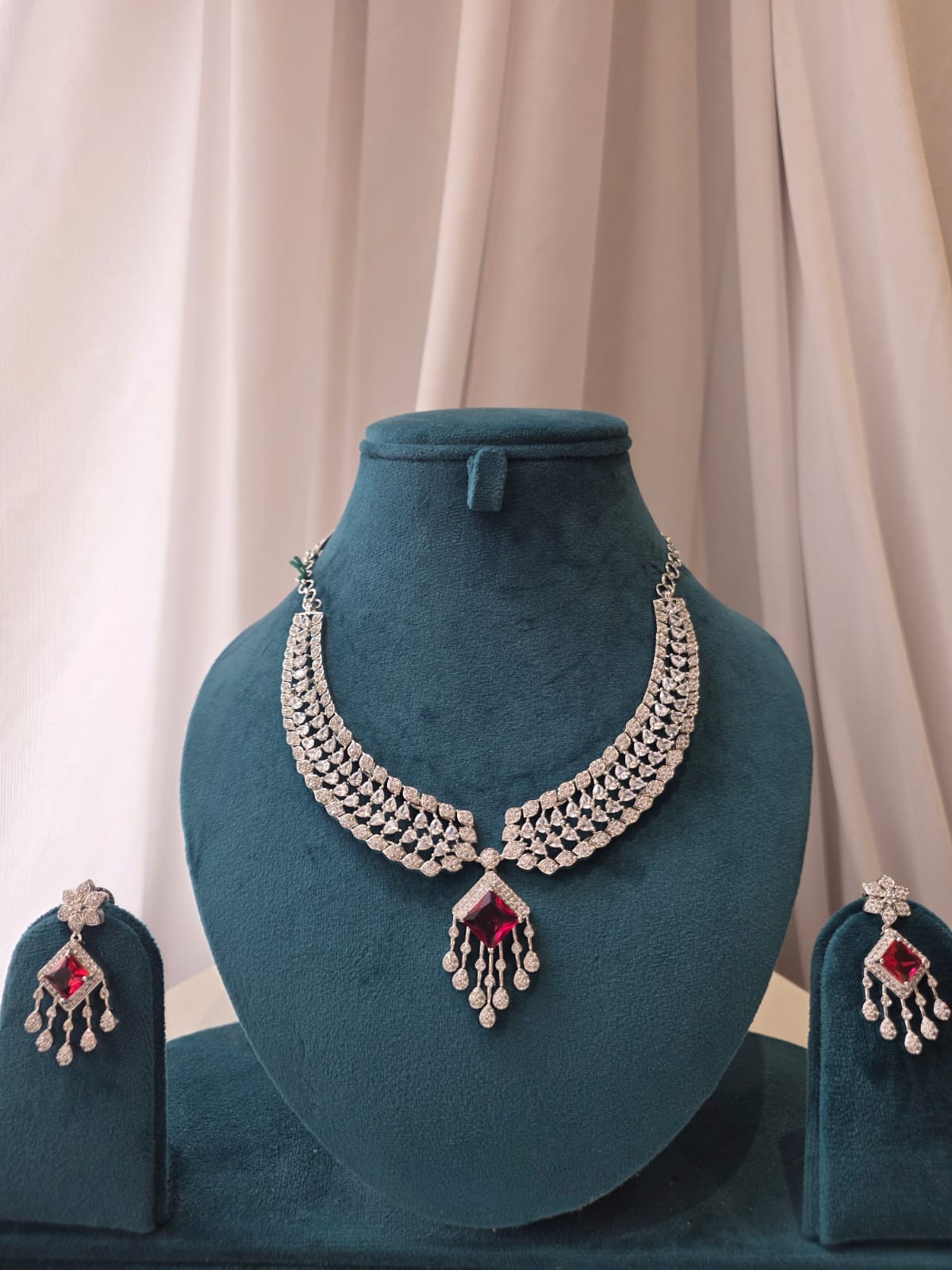Rooh Crystal Necklace Set