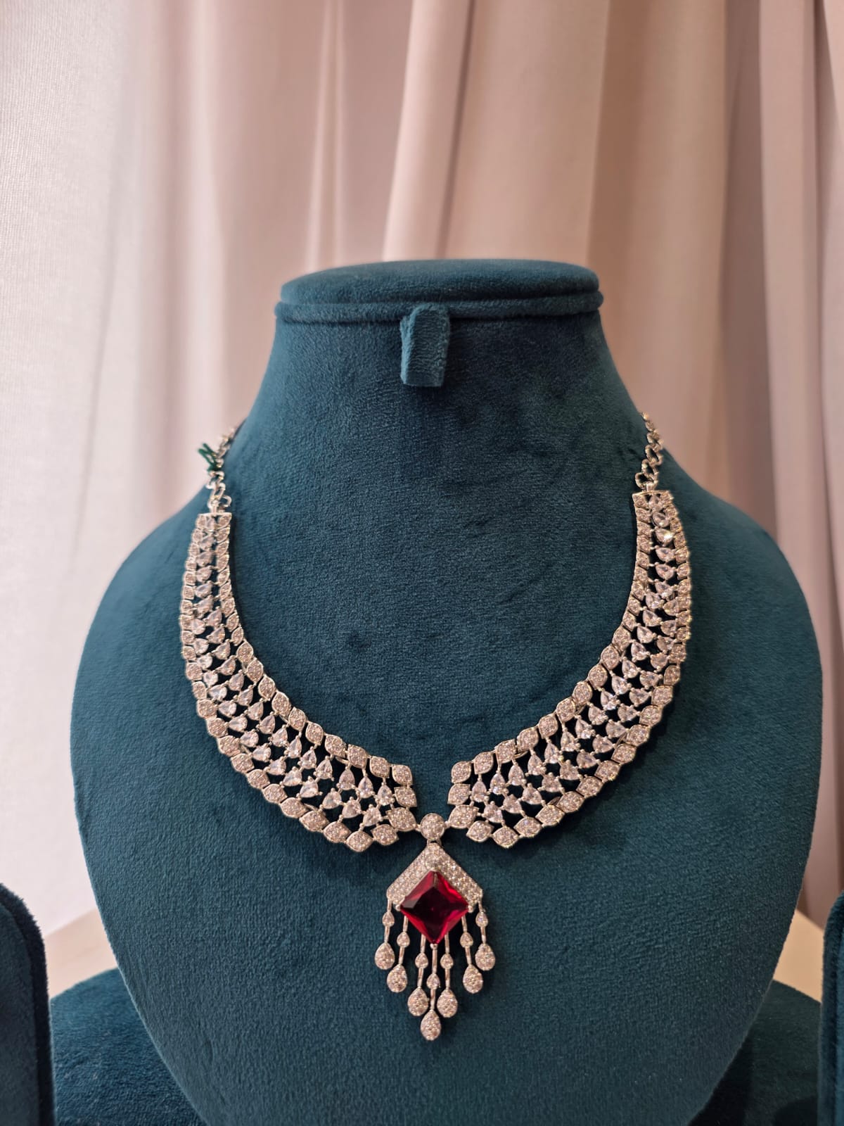 Rooh Crystal Necklace Set