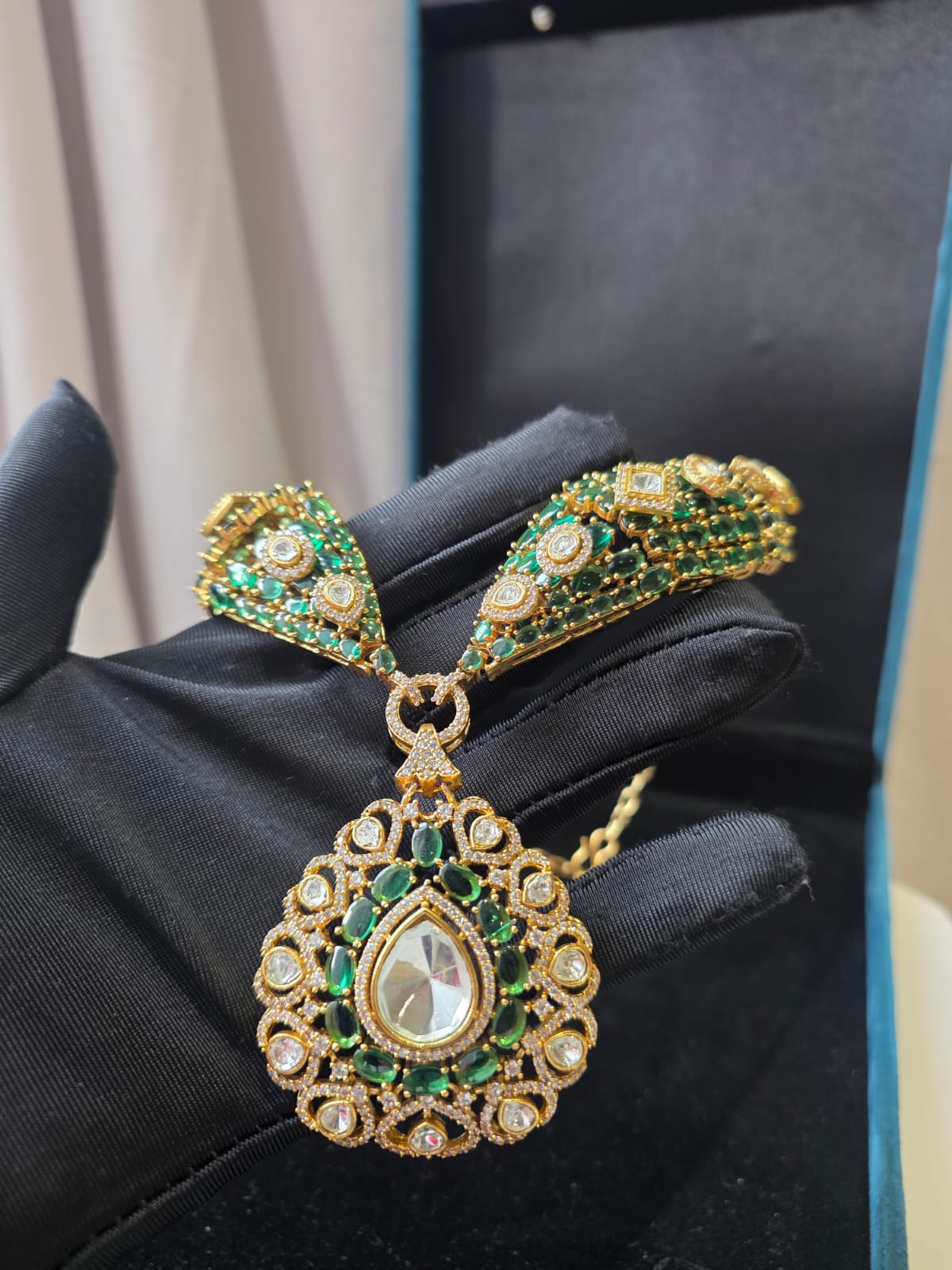 Zarmina Emerald Pendant Set