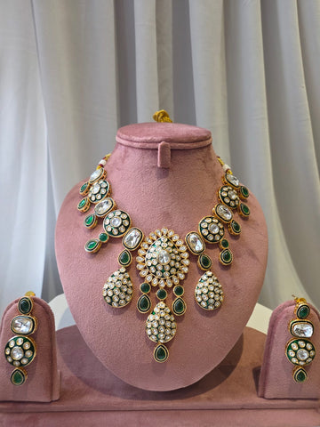 Emerique Polki Necklace Set