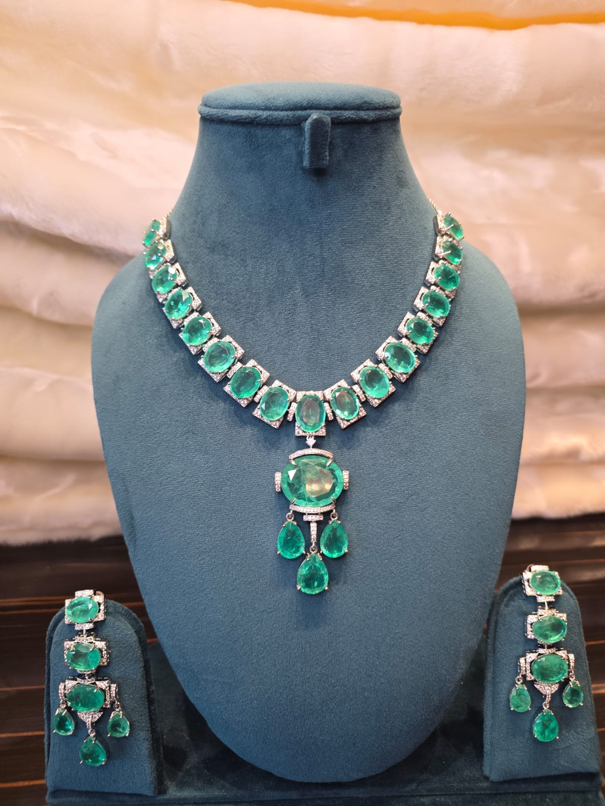 Emerald Royale Key Statement Necklace Set