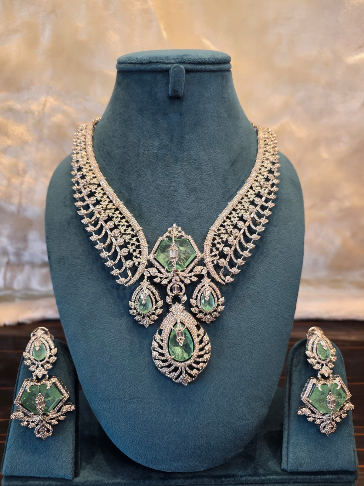 Emerald Majesty Necklace Set