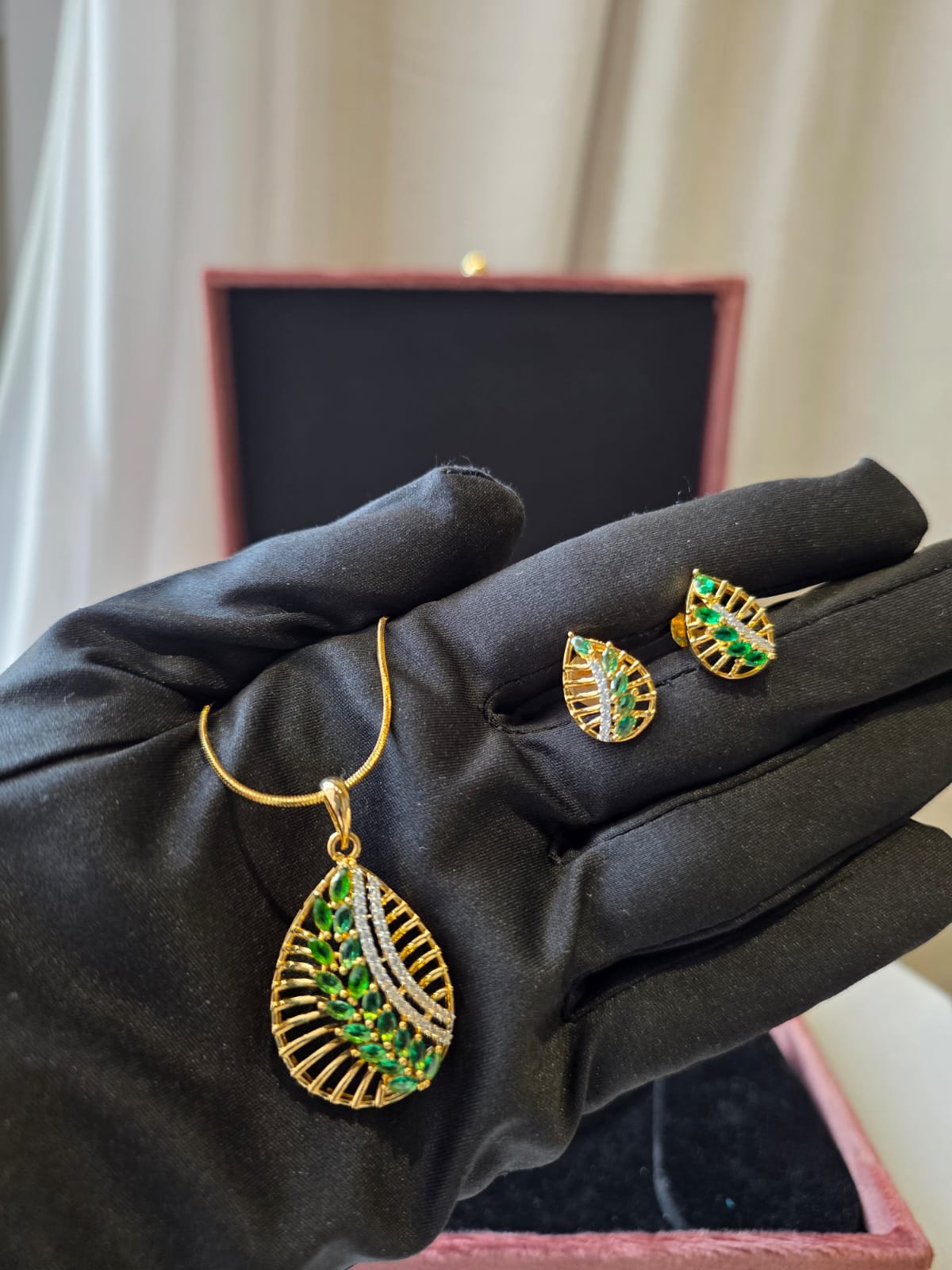 Emerald Leaf Pendant Set