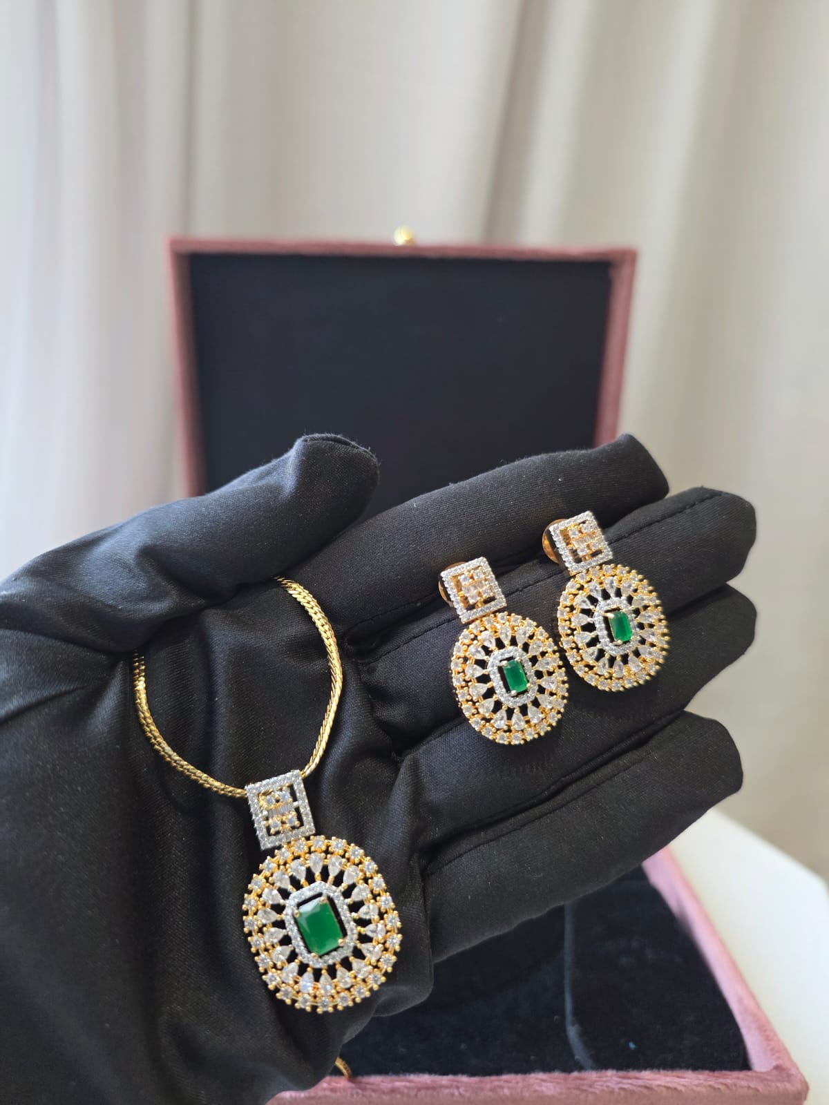 Emerald Radiance Pendant Set