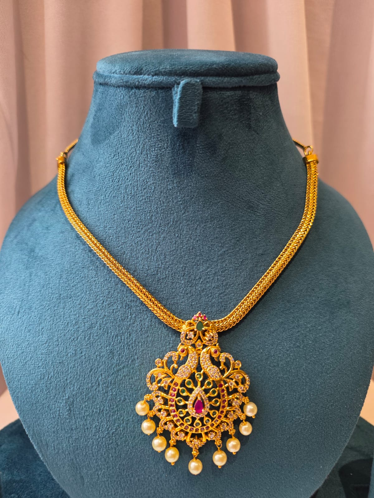 Riwaayat Pearl peacock Pendant Set