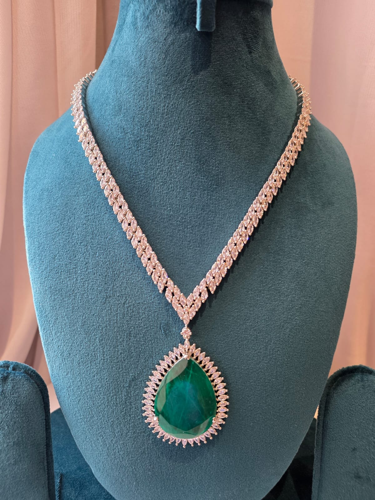 Emerald Teardrop Diamond Necklace Set