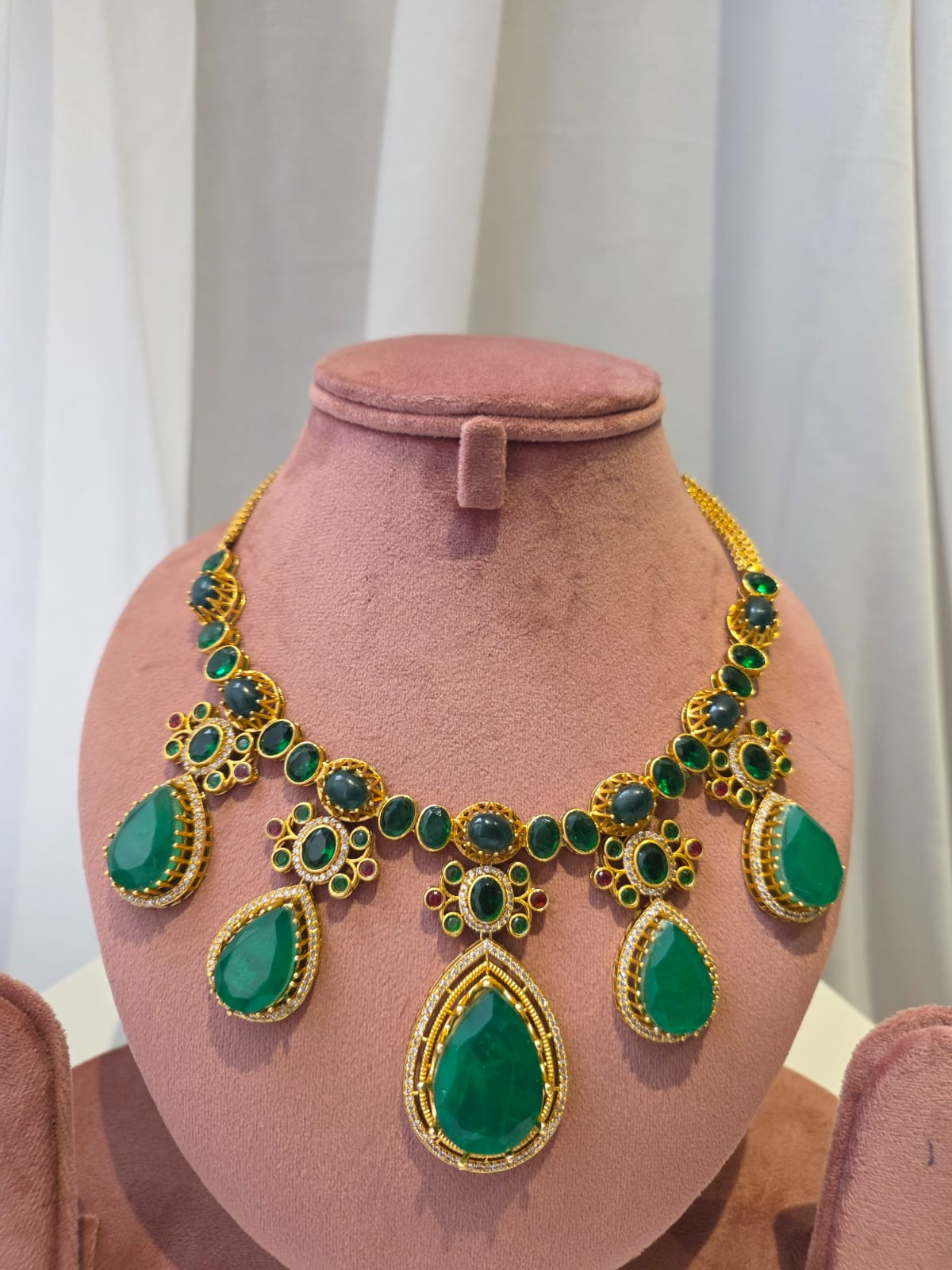 Emerald Drop Heritage Necklace Set