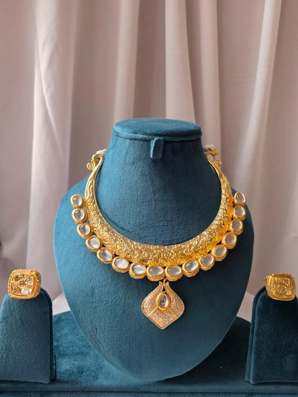 classic Glow Statement Necklace Set