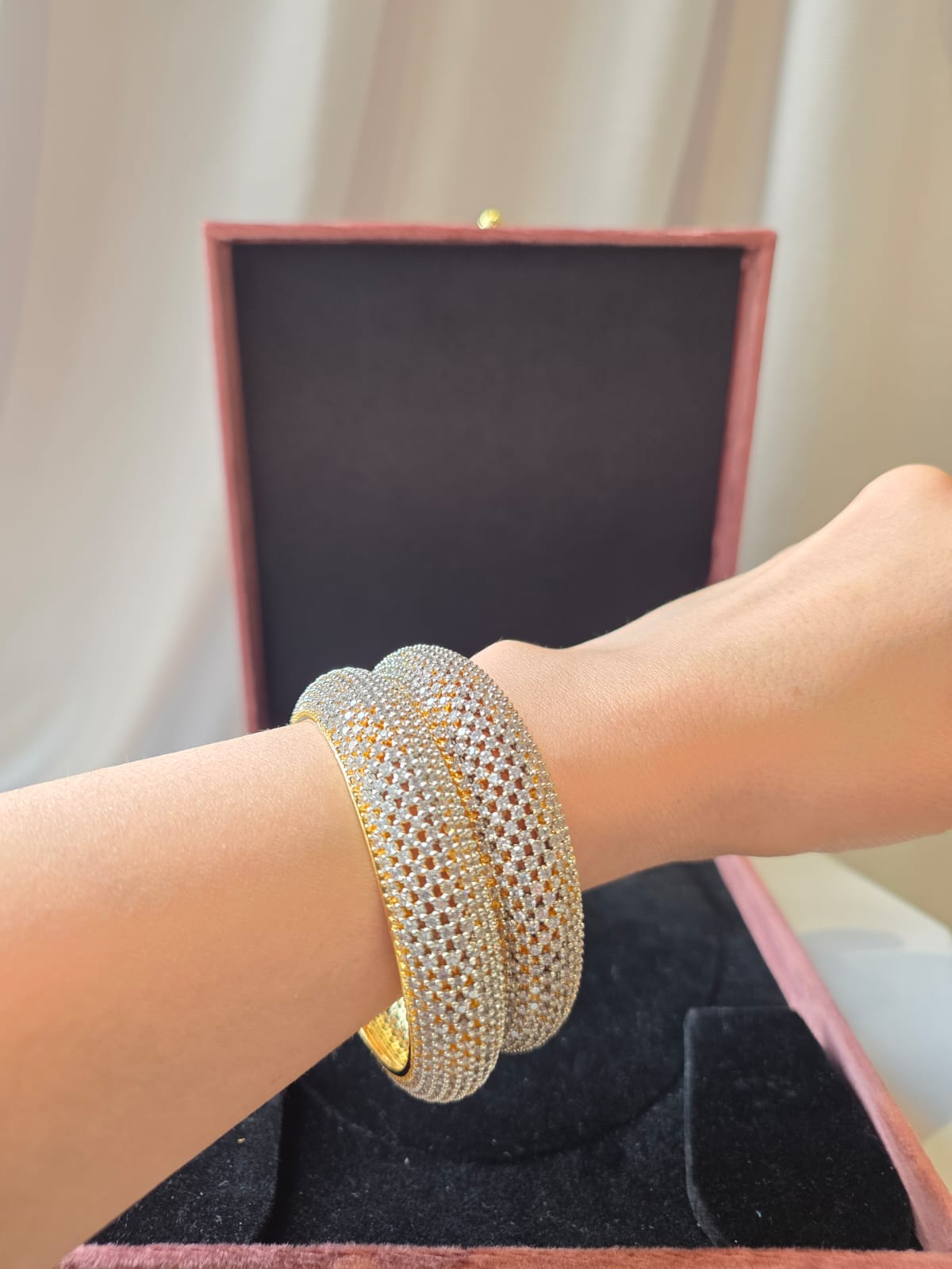 Grande Mesh round Diamond Bangles
