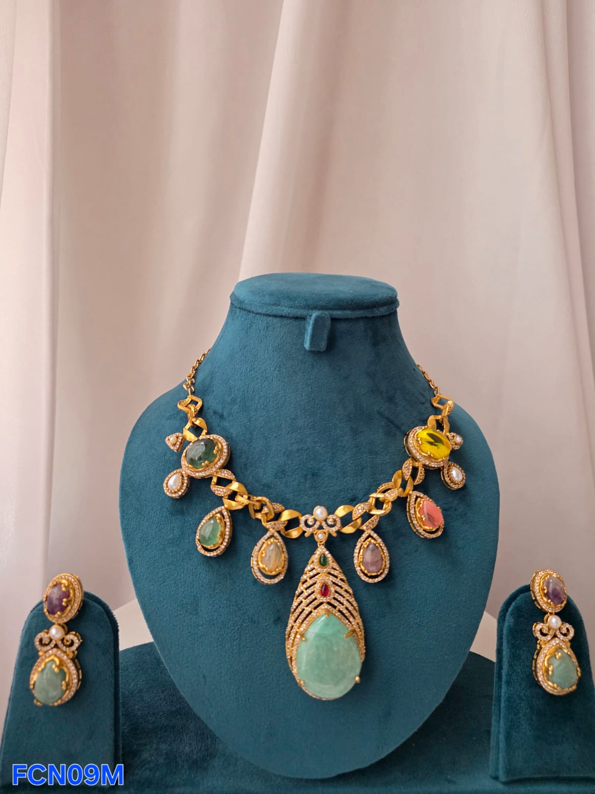 Multicolour Chain-Link Statement Necklace Set