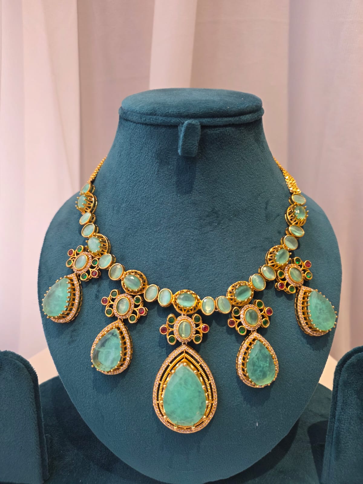 Mint Drop Heritage Necklace Set