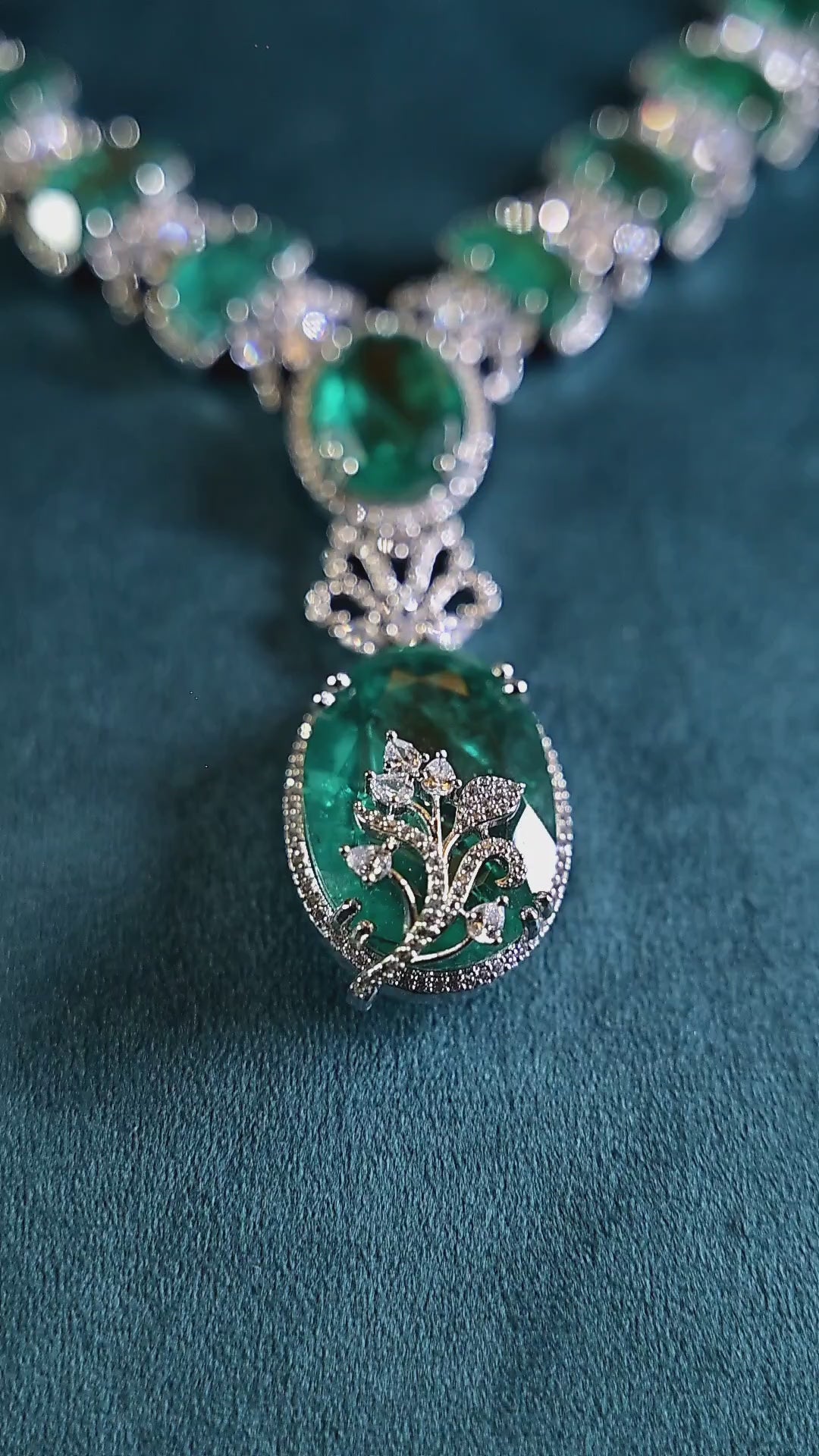 Emerald Semicut Vine Necklace Set