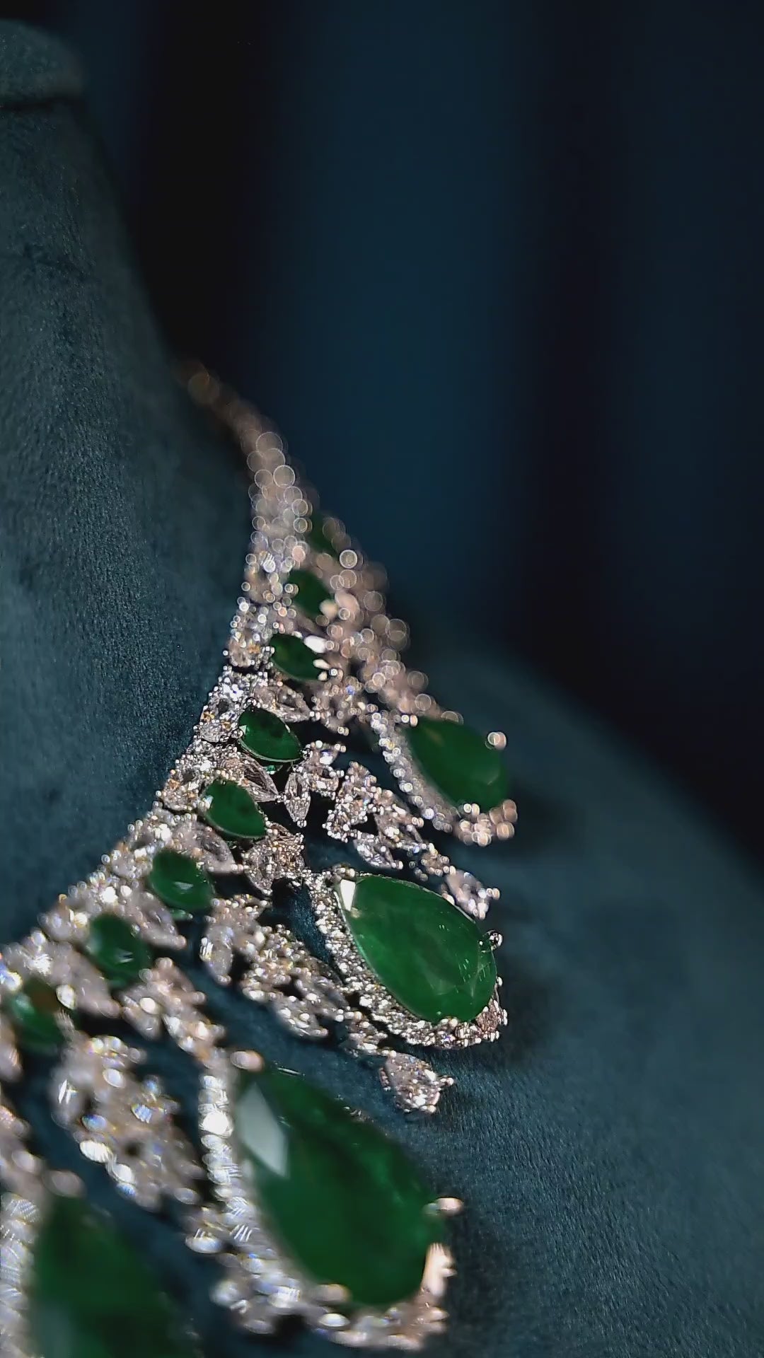 Regal Emerald Crystal Necklace Set