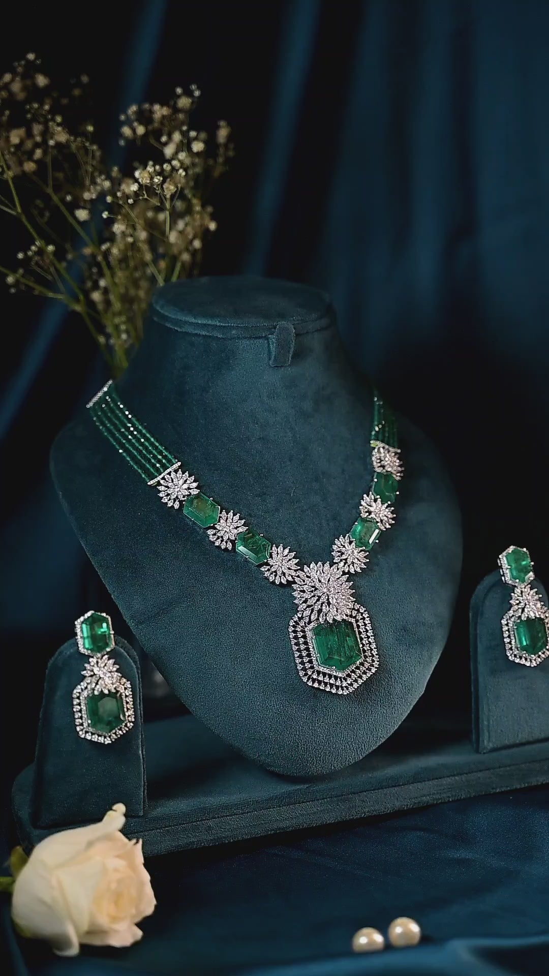 Emerald Beaded Crystal Motiff Necklace Set