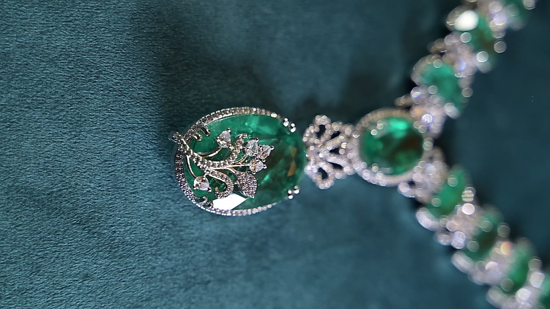 Emerald Semicut Vine Necklace Set