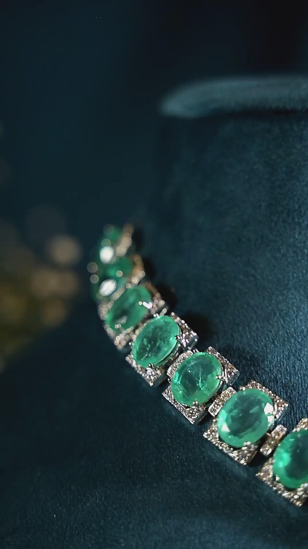 Emerald Royale Key Statement Necklace Set