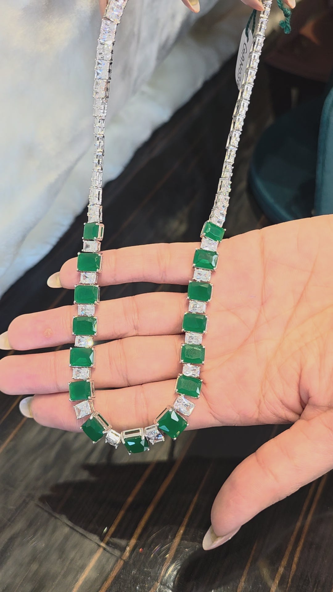 Elegant Emerald Green Necklace