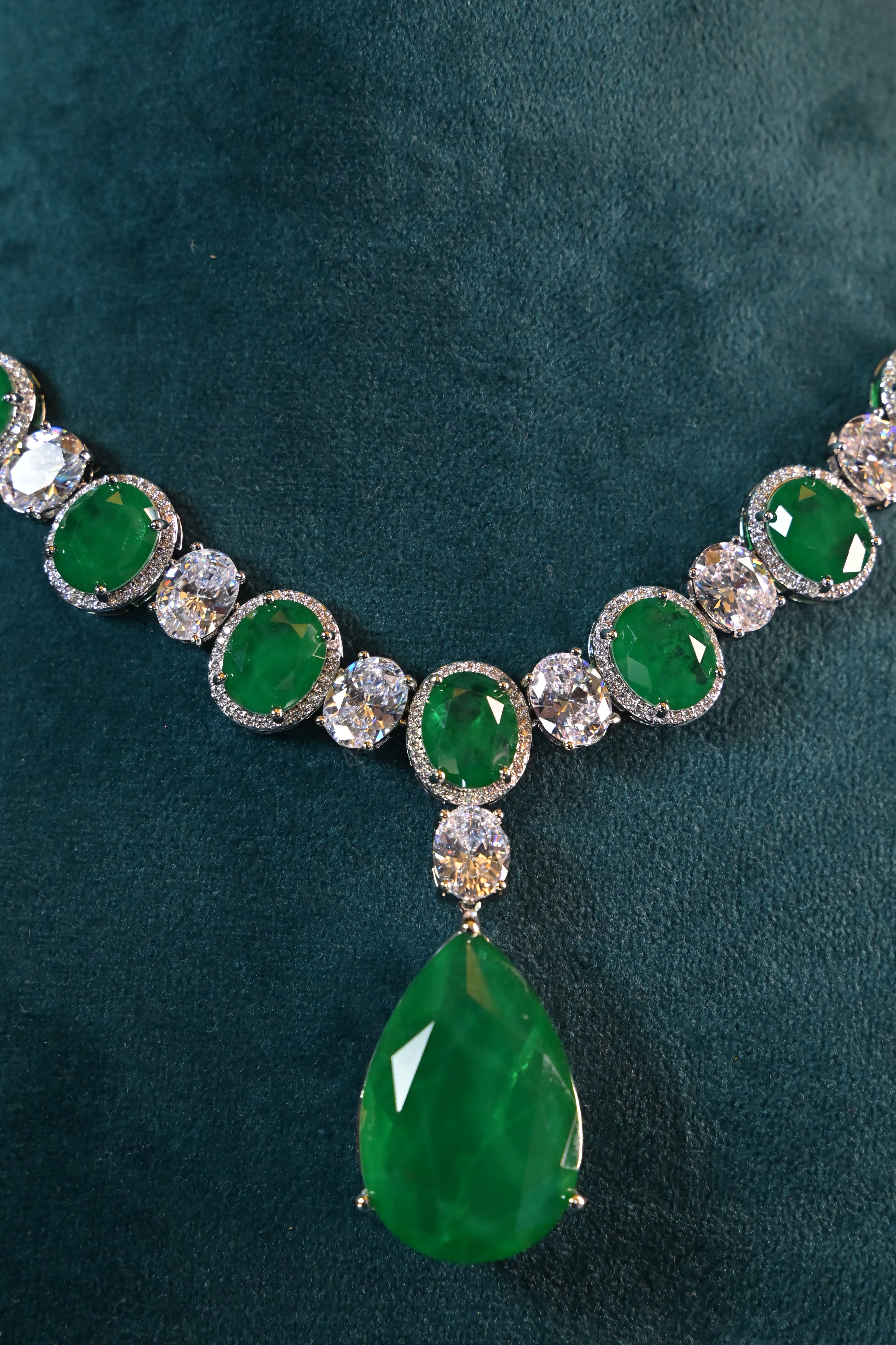 Emerald Royale Necklace Set