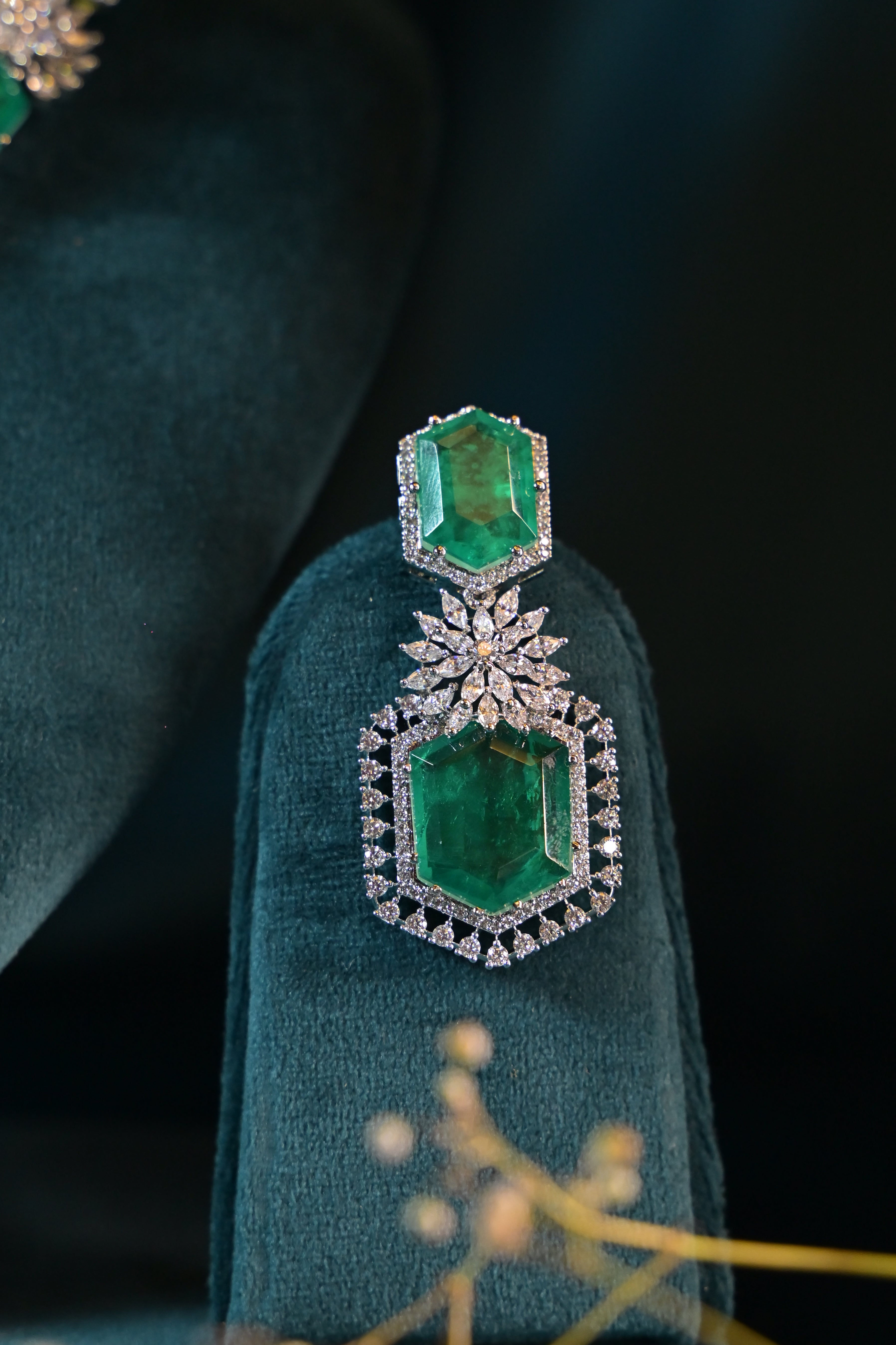 Emerald Beaded Crystal Motiff Necklace Set